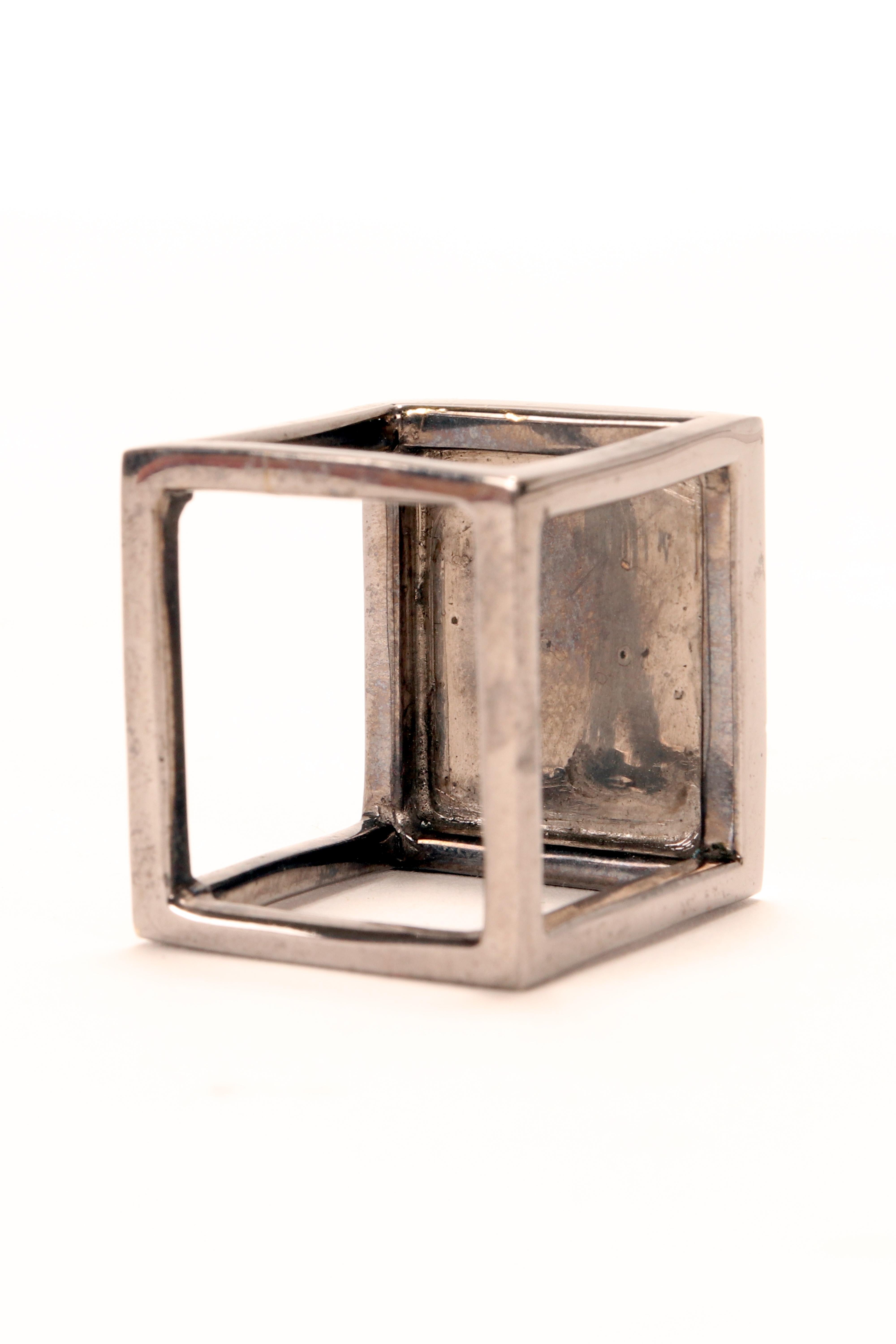 Burnished brass cubic ring. By Stefania Bosio for Ornamenta. Italy, 2000. en vente 2