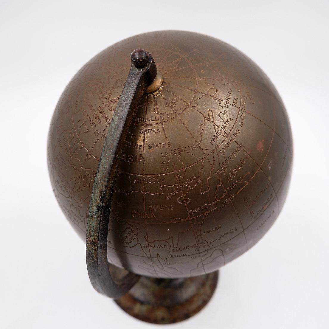 Burnished brass earth globe - Circa 1930s For Sale 7