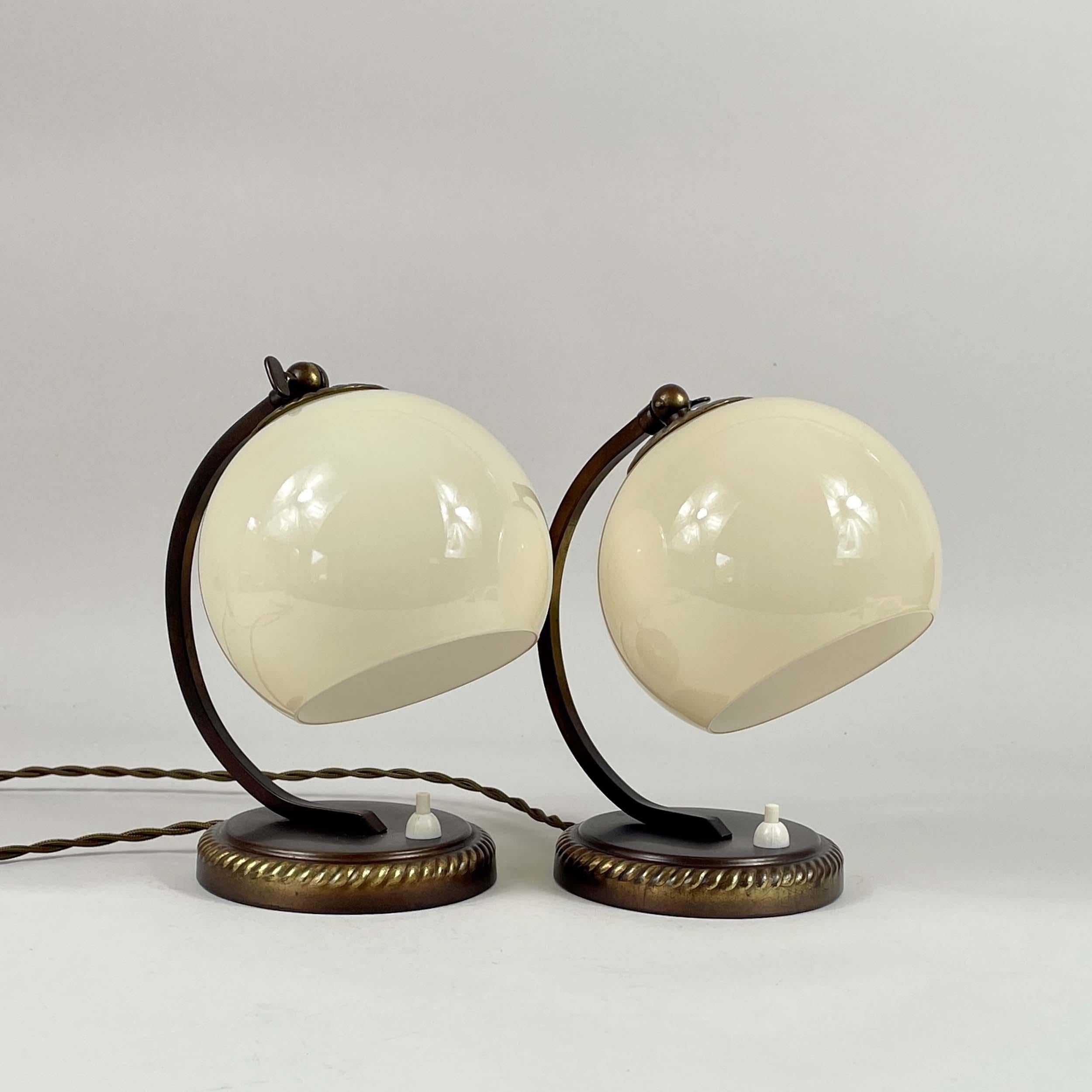 Burnished Brass & Opaline Glass Table Lamps, Germany 1930s In Good Condition For Sale In NUEMBRECHT, NRW