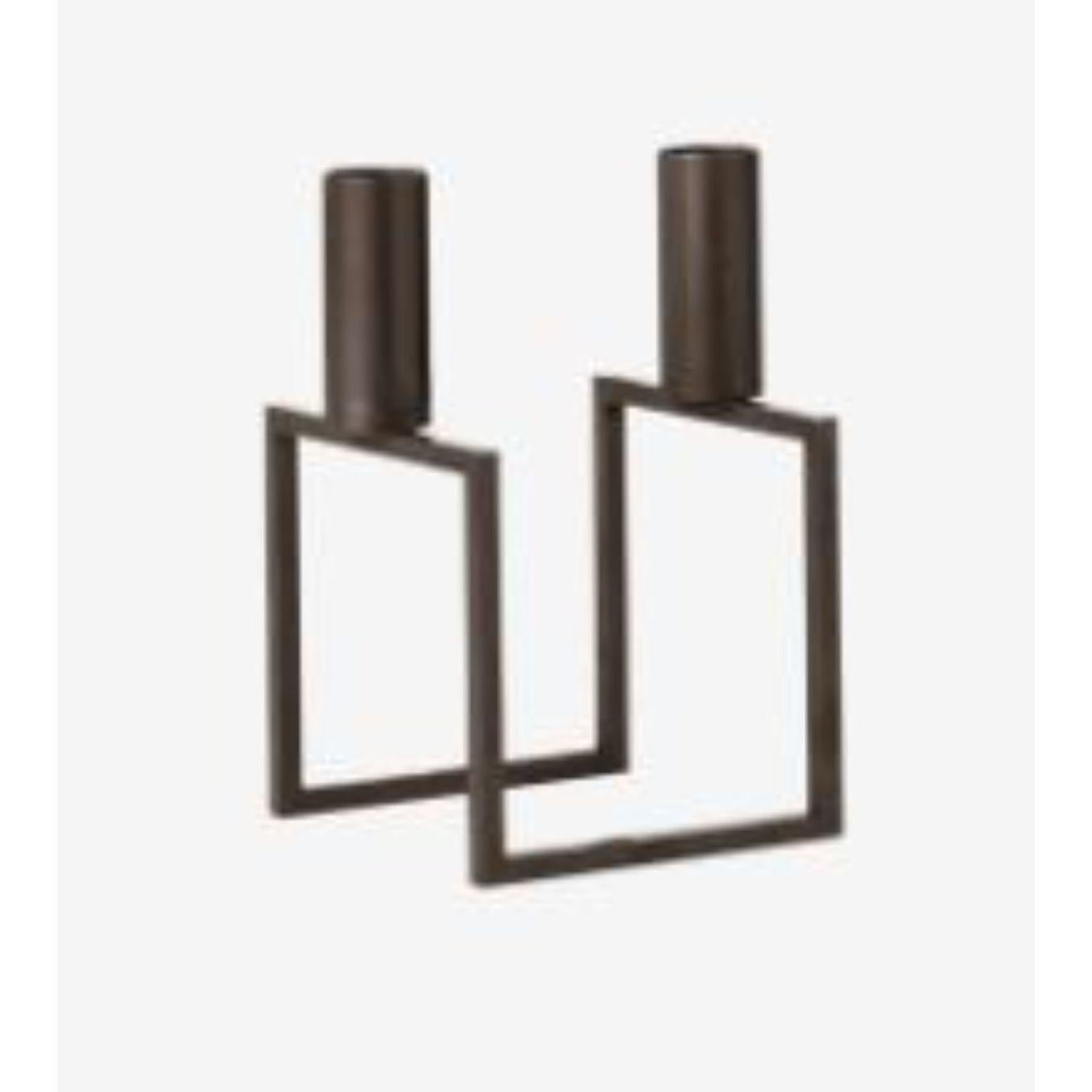 Burnished copper line candle holder by Lassen
Dimensions: D 10 x W 10 x H 16 cm 
Materials: Metal 
Also available in different dimensions. 
Weight: 0.60 Kg

With a sharp sense of contemporary Functionalist style, Mogens Lassen designed the