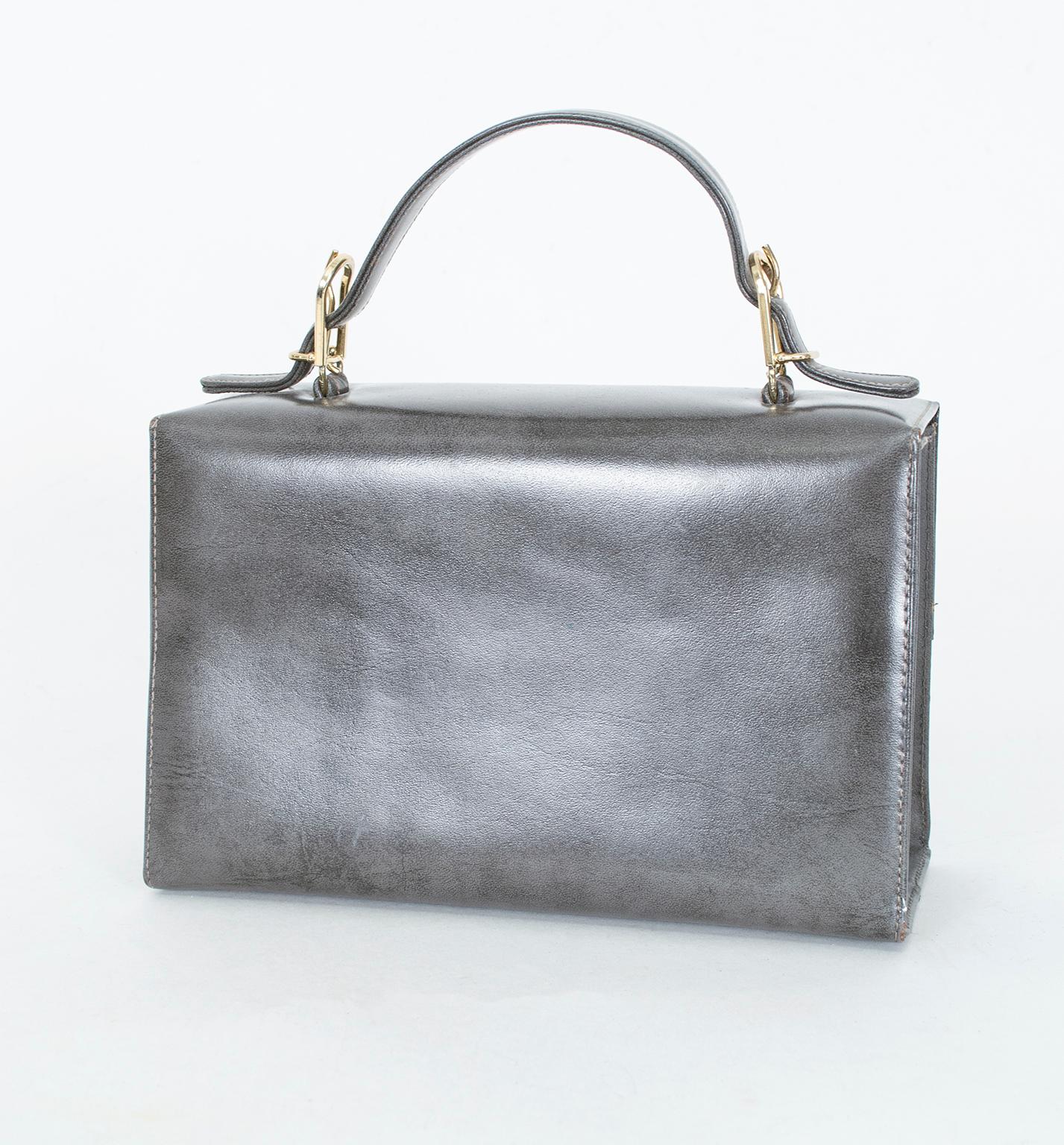 Eine strukturierte, damenhafte Handtasche für ALLE fünfzig Grautöne. Diese Handtasche kombiniert Glanz und Geometrie mit Praktikabilität. Dieses Mittelgrau ist eine extrem schwer zu findende Farbe für Handtaschen. Es ist ein weicher, neutraler