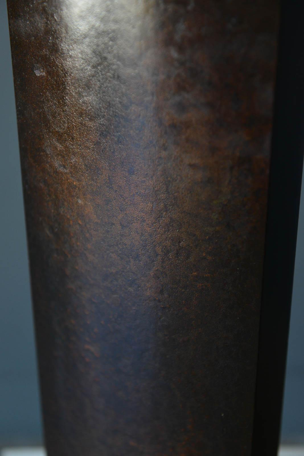 Ottone Lampada da tavolo ovale in pelle brunita e ottone, 1970 circa