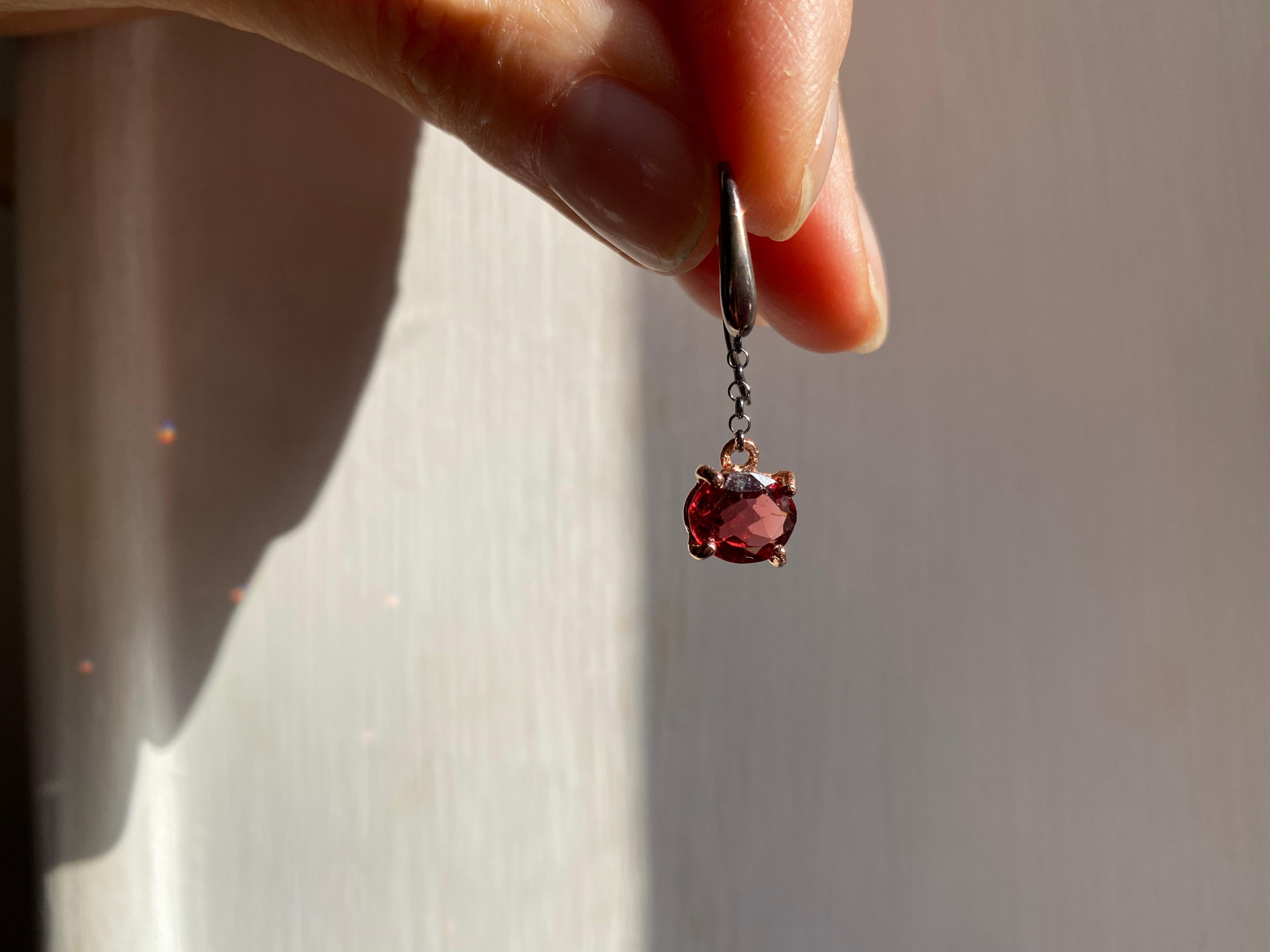 Burnished Sterling Silver Rose Gold Garnet Lever-Back Dangle Earrings In New Condition For Sale In Rome, IT