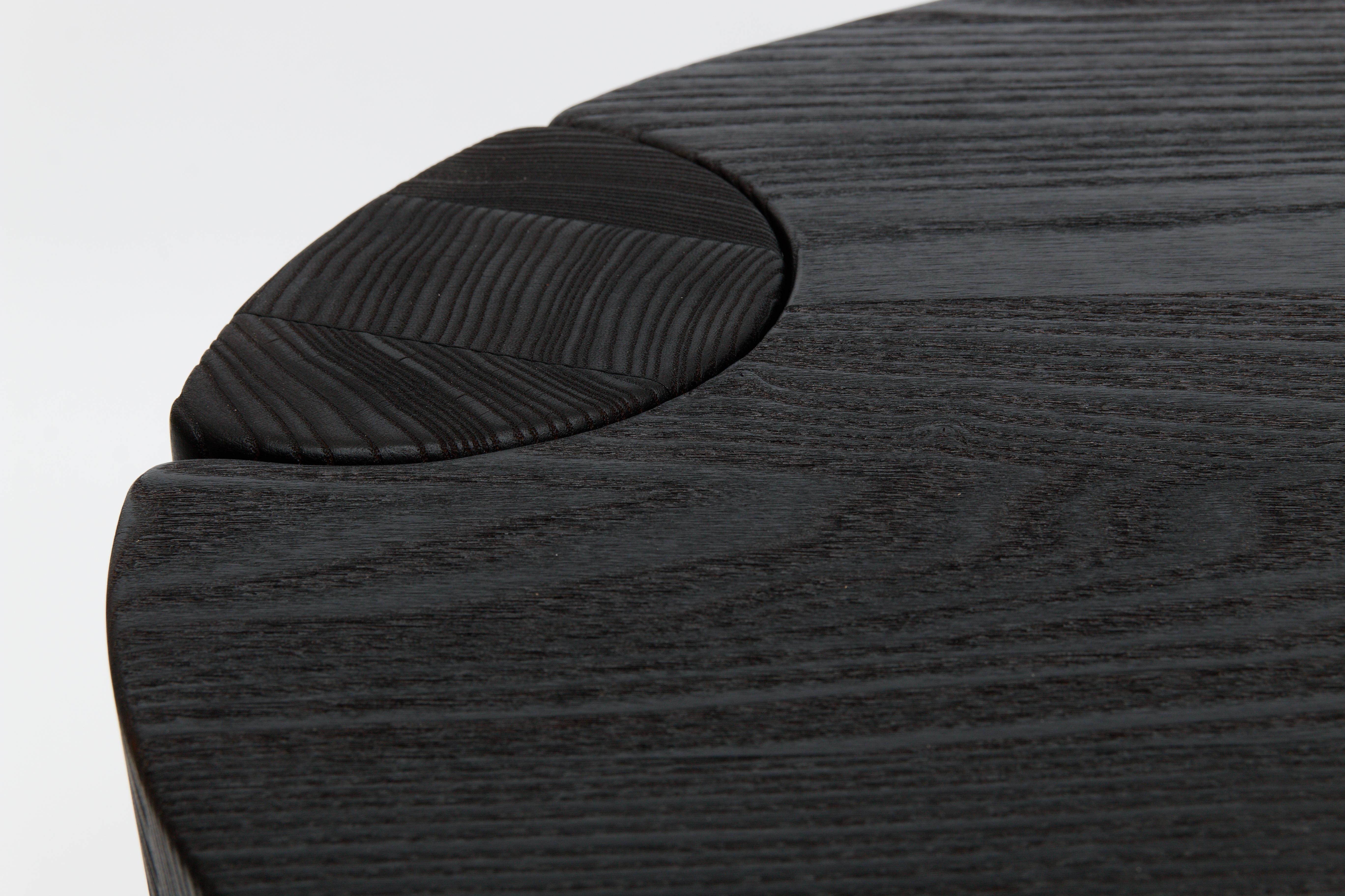 The Ki desk finds its inspiration in the Japanese technique of Yakisugi (burnt wood). The deliberately refined design highlights the materiality of the wood. The grain of the wood is magnified by the fire, becoming a real motif. Thus 