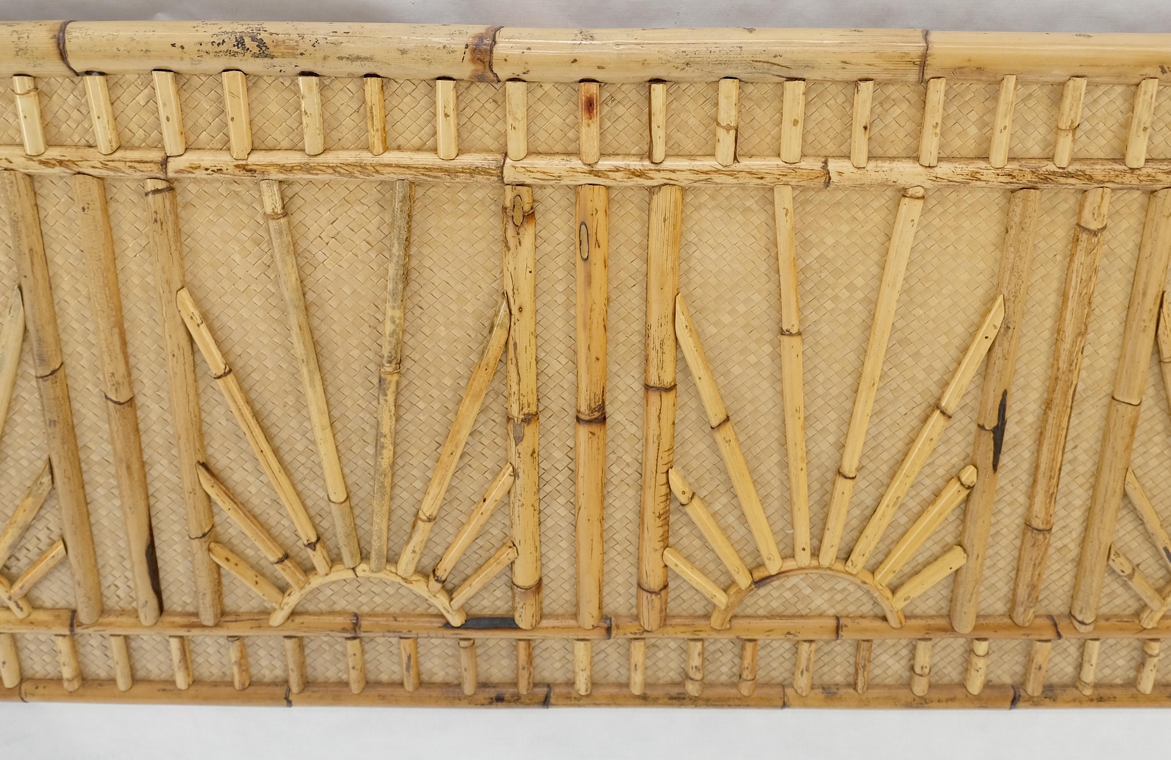 Mid-Century Modern Burnt Bamboo & Grasscloth Sun Burst Pattern Queen Size Headboard Bed MINT For Sale