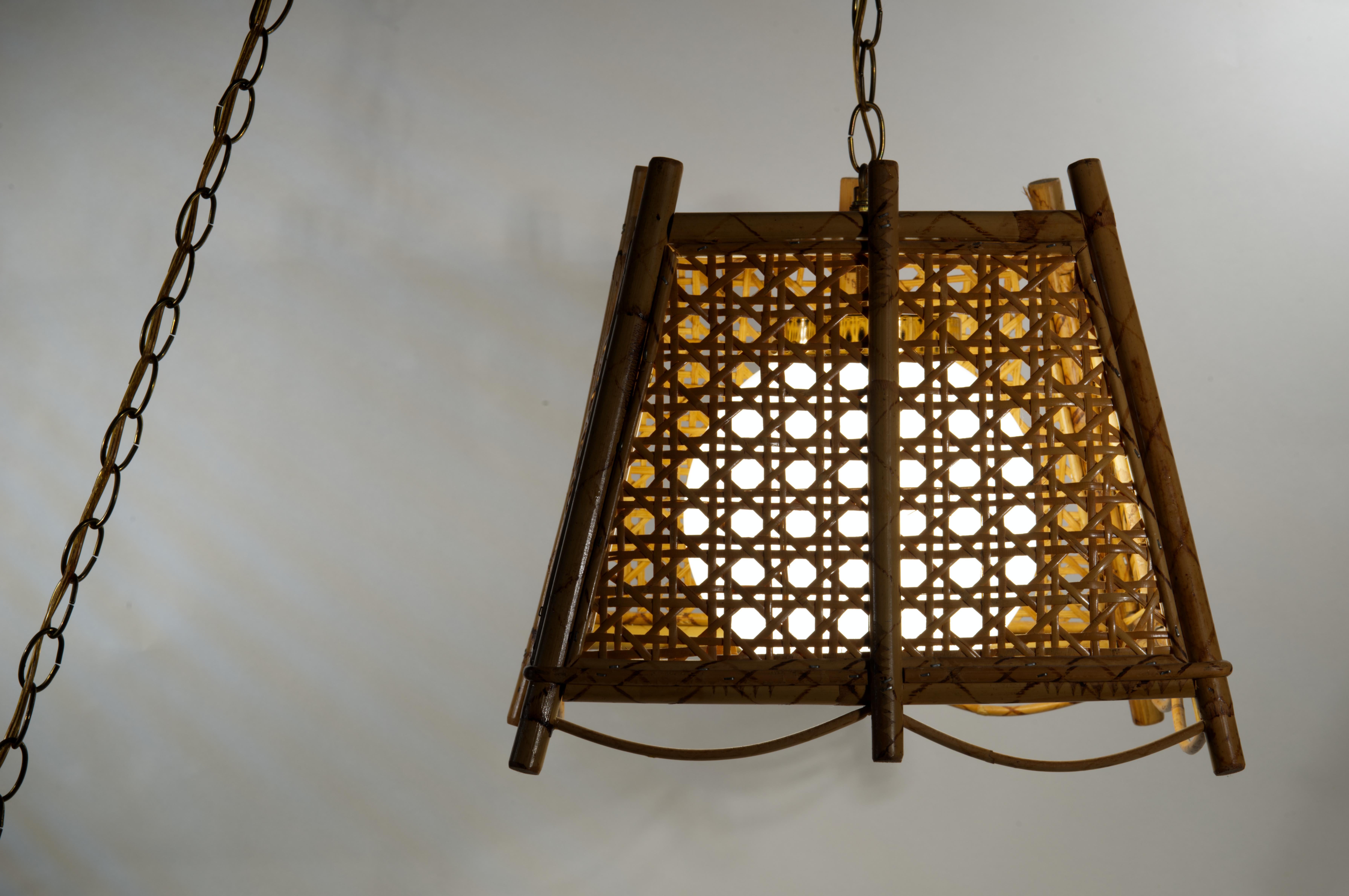 Lampada a sospensione in vimini e rattan di bambù bruciato con diffusore in vetro in vendita 4