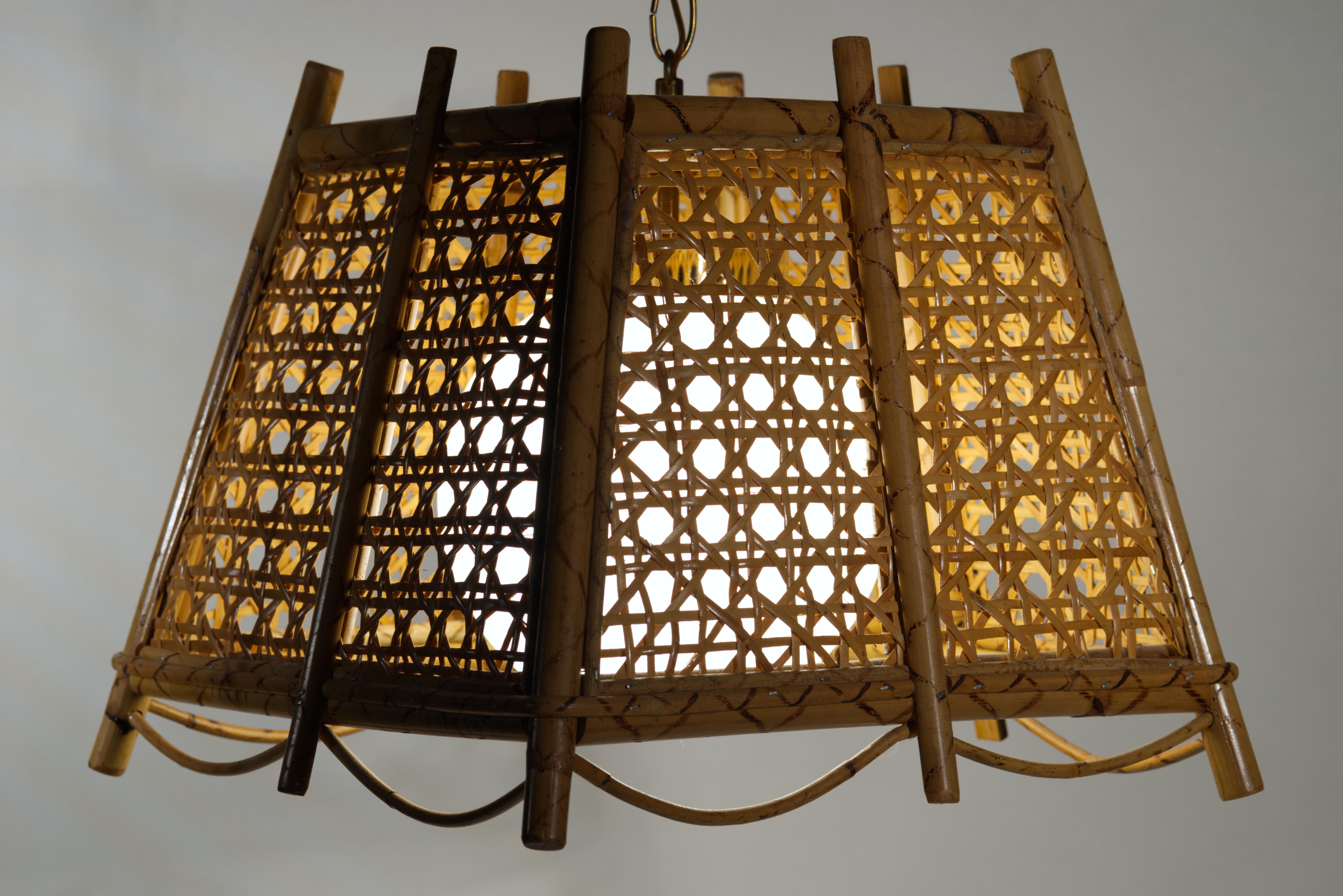 Bambù Lampada a sospensione in vimini e rattan di bambù bruciato con diffusore in vetro in vendita