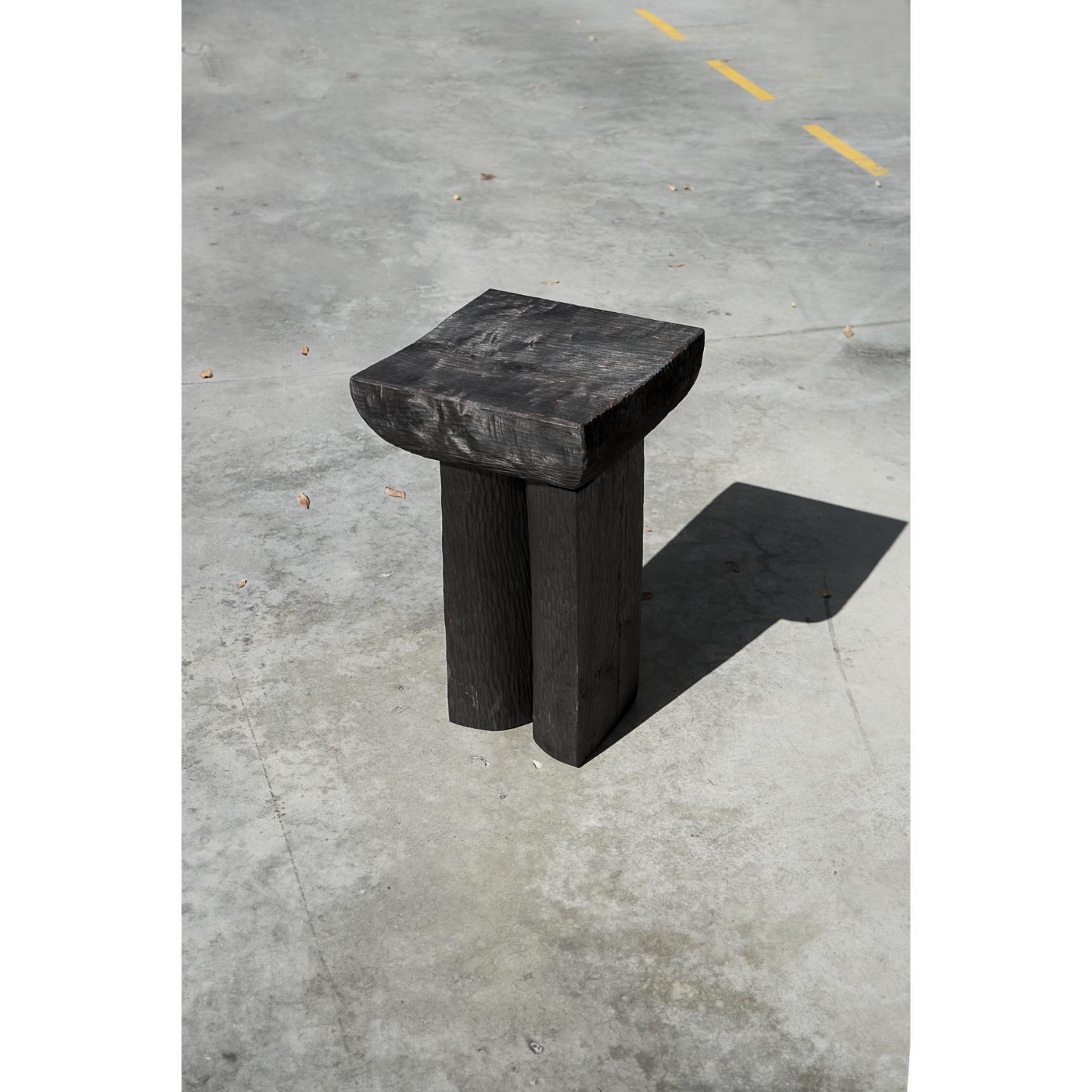 Mesas / Taburetes C Negro Quemado by Toca con los Ojos Siglo XXI y contemporáneo en venta