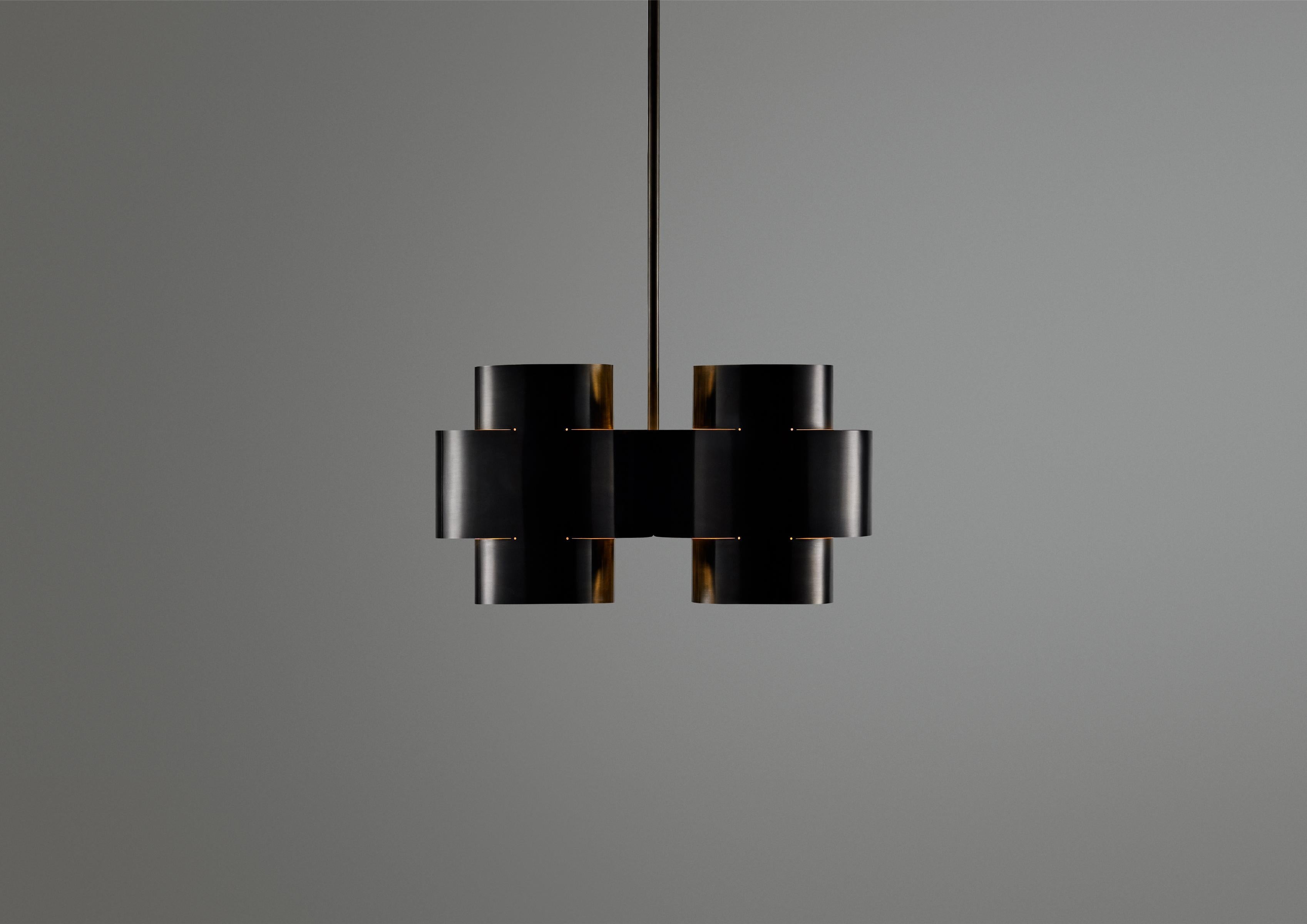 Lampadario Plus Four in ottone bruciato di Paul Matter
Dimensioni: L 48 x P 33 x H 53 cm (lunghezza minima della goccia).
Materiali: Ottone bruciato
La lunghezza/altezza della goccia può essere personalizzata. Sono disponibili altre versioni di