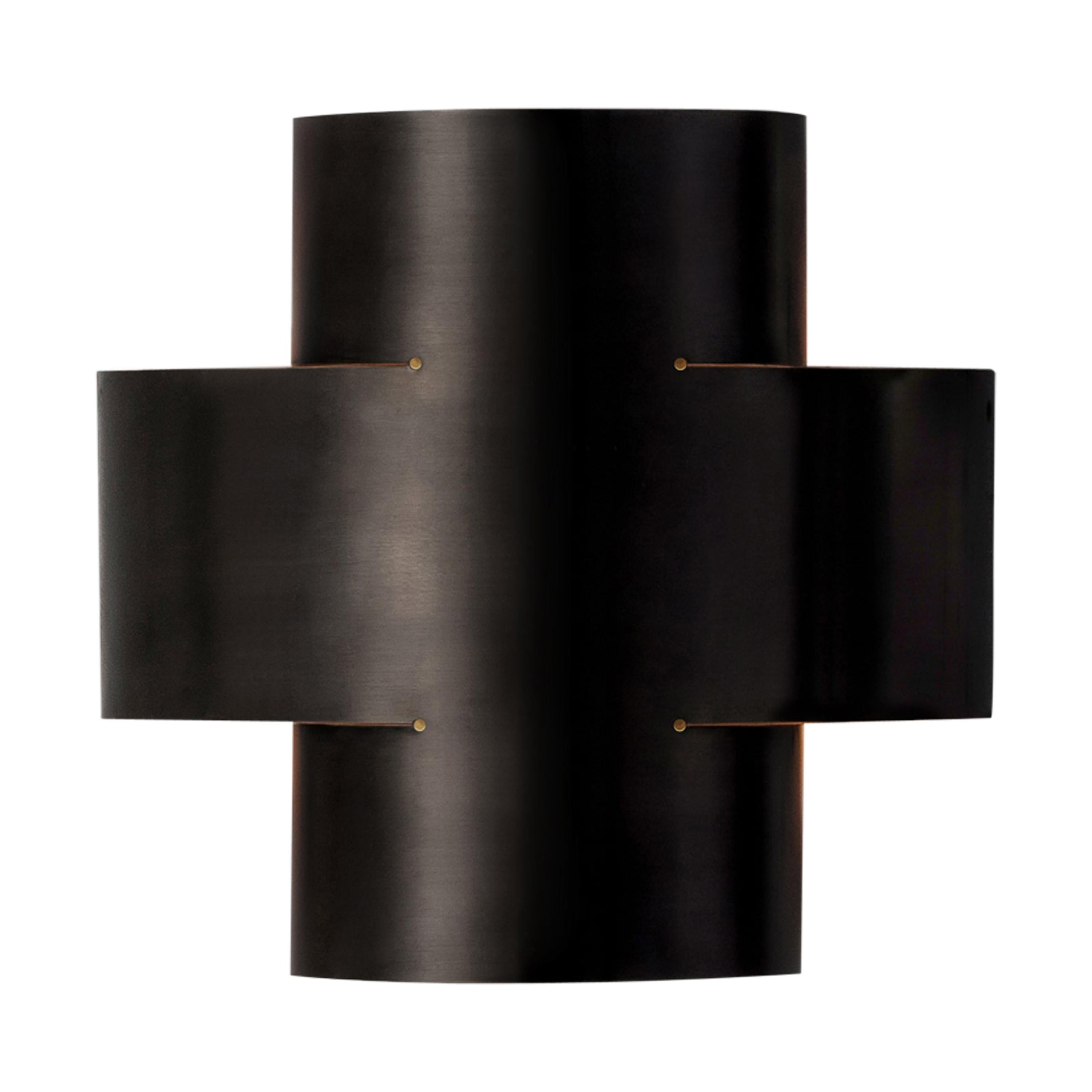 Lampada da parete piccola Plus One in ottone bruciato di Paul Matter
