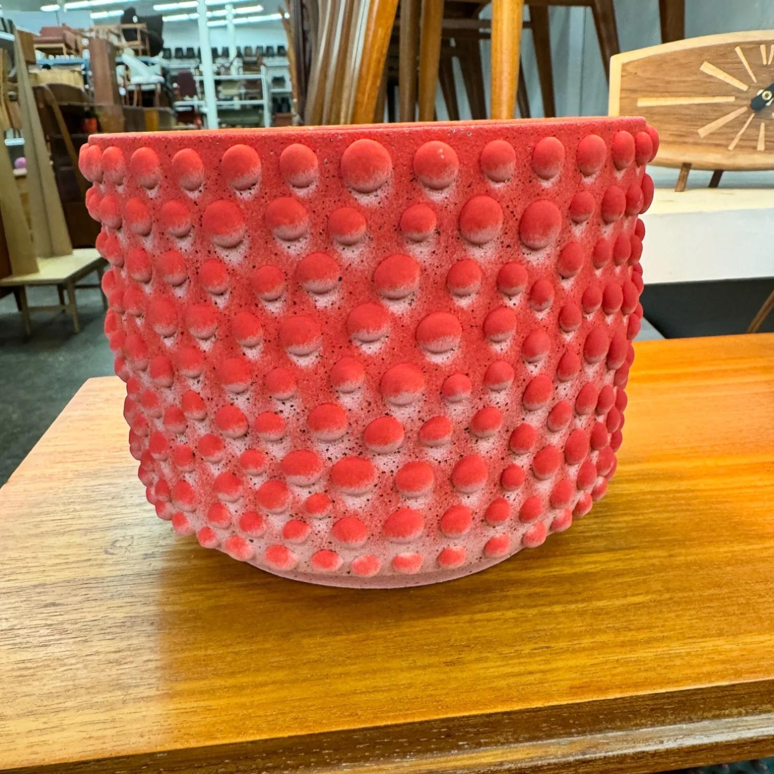 Mid-Century Modern Burnt Orange and Red Organic Dot Ombre Planter For Sale