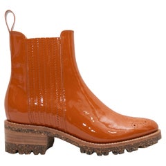 Braune Angela Scott Chelsea-Stiefel aus Lackleder in Burnt Orange Größe 39,5