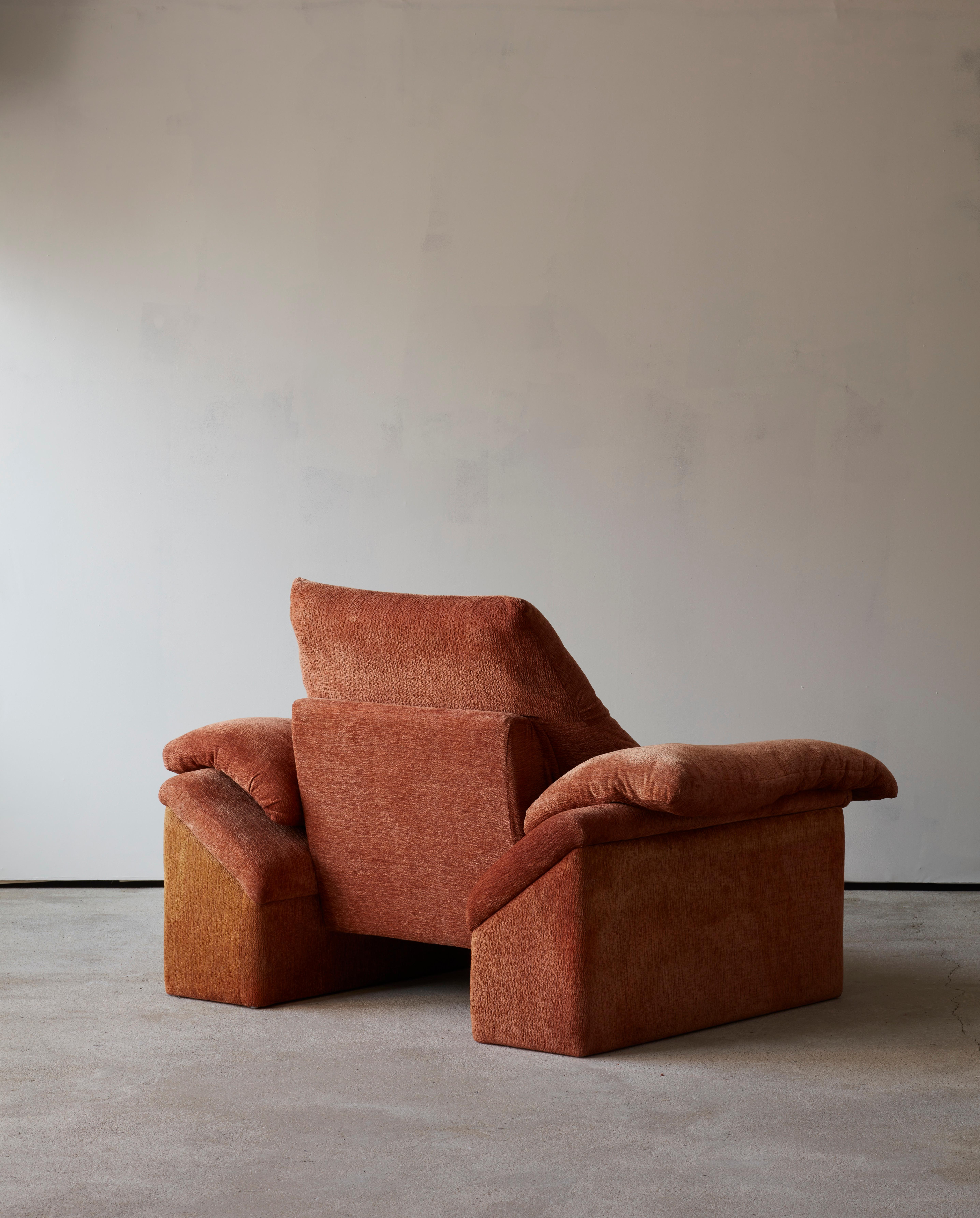 Burnt orange Italian armchair In Good Condition In London, GB