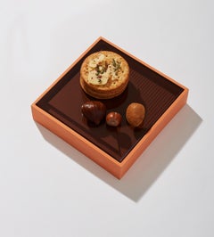 Sous la surface, carré orange brûlé de Theodora Alfredsdottir