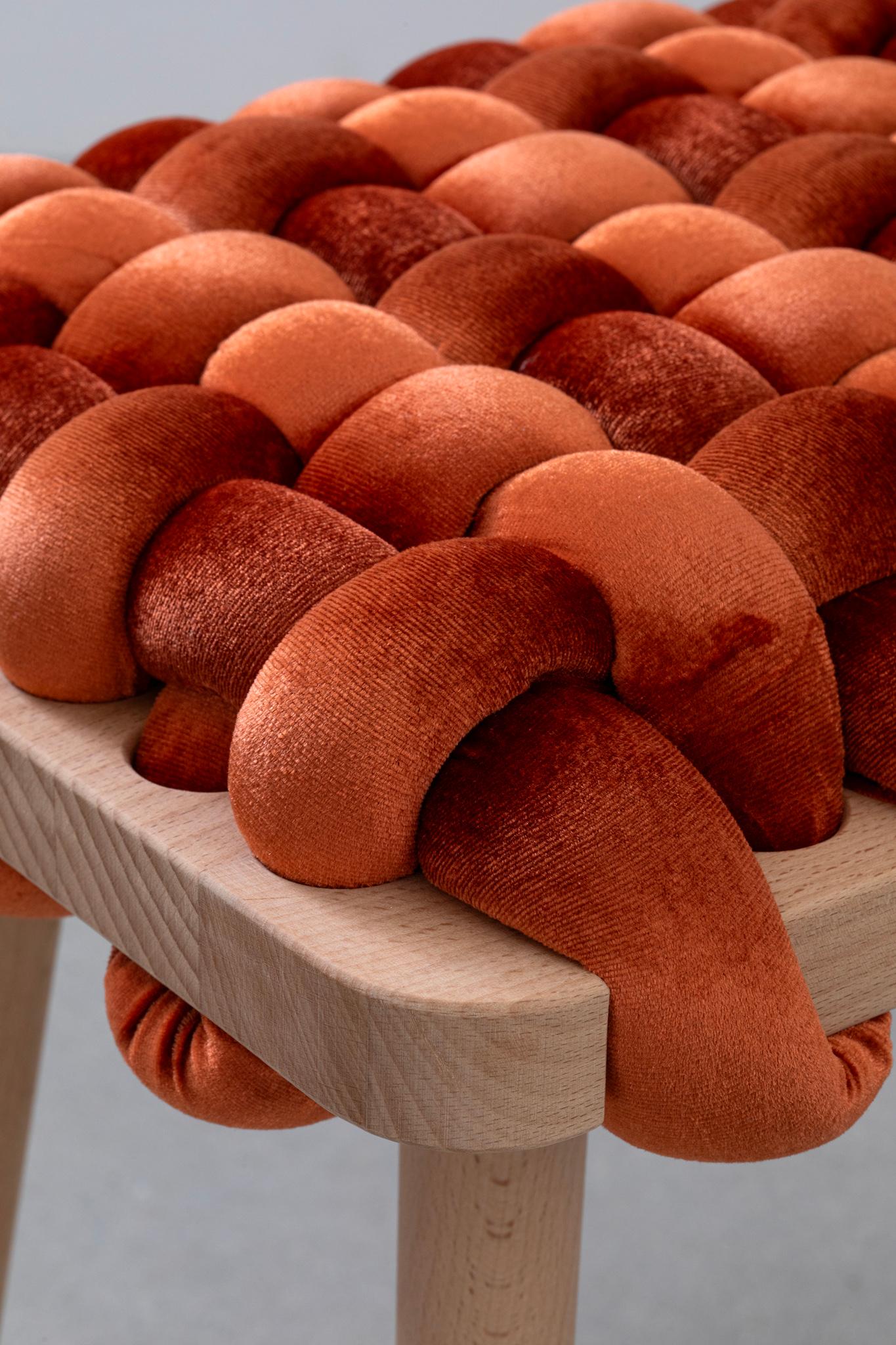 Panca intrecciata in velluto arancione bruciato Hand Made, lunghezza 47