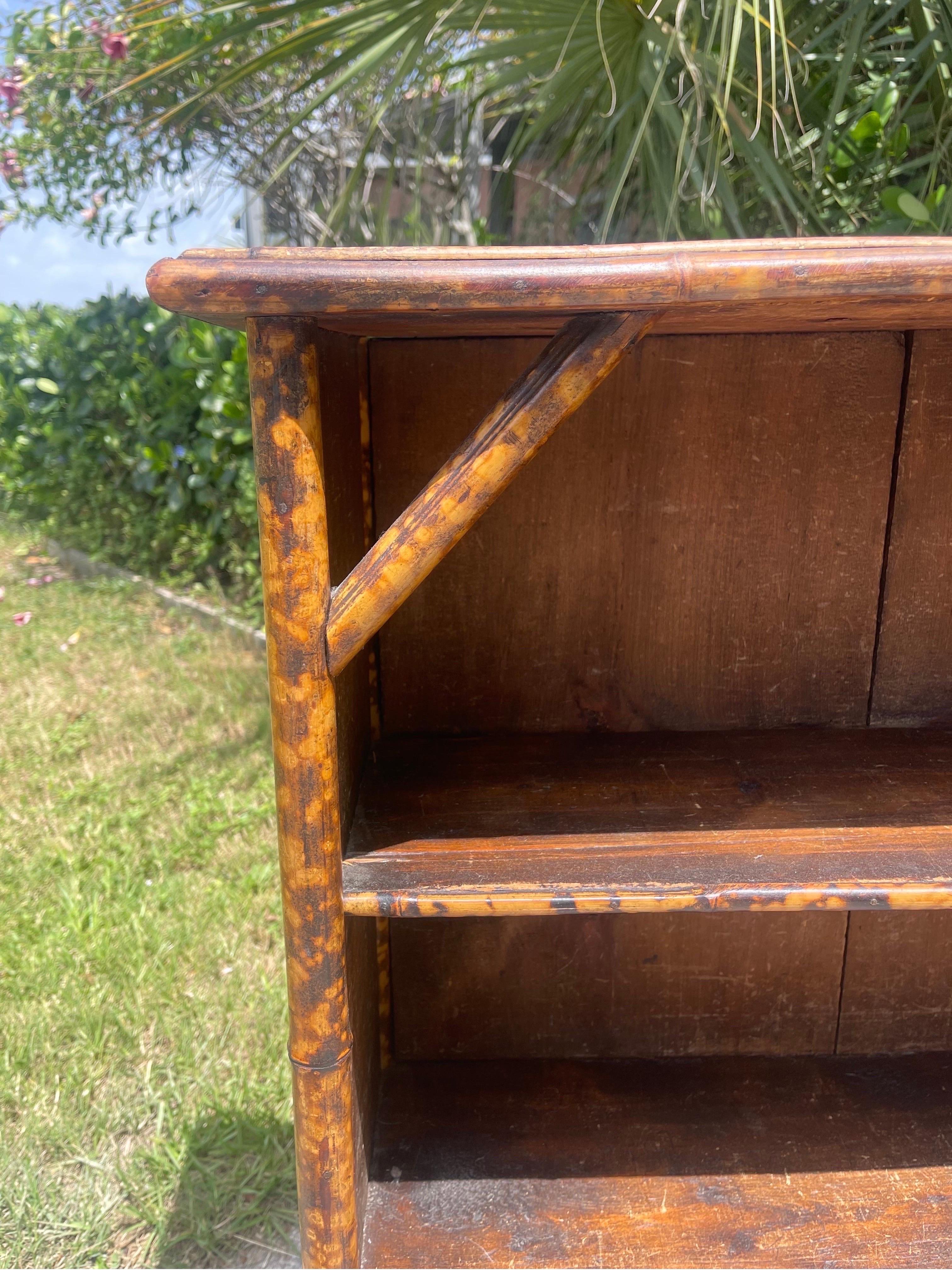 Burnt Tortoiseshell Bamboo Etagere Bookshelf, Early 20th Century In Good Condition For Sale In Jensen Beach, FL