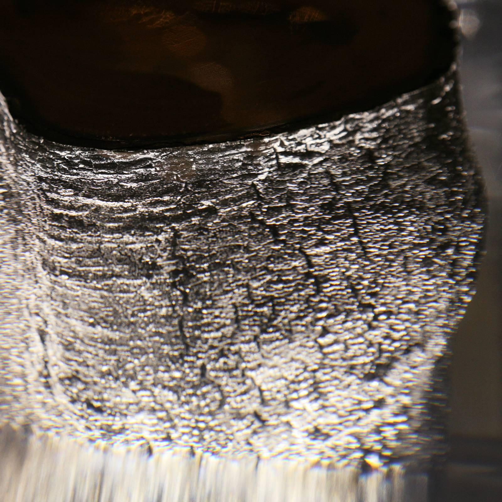 Table d'appoint Burnt Trunk en verre acrylique et Wood Wood massif brûlé en vente 3