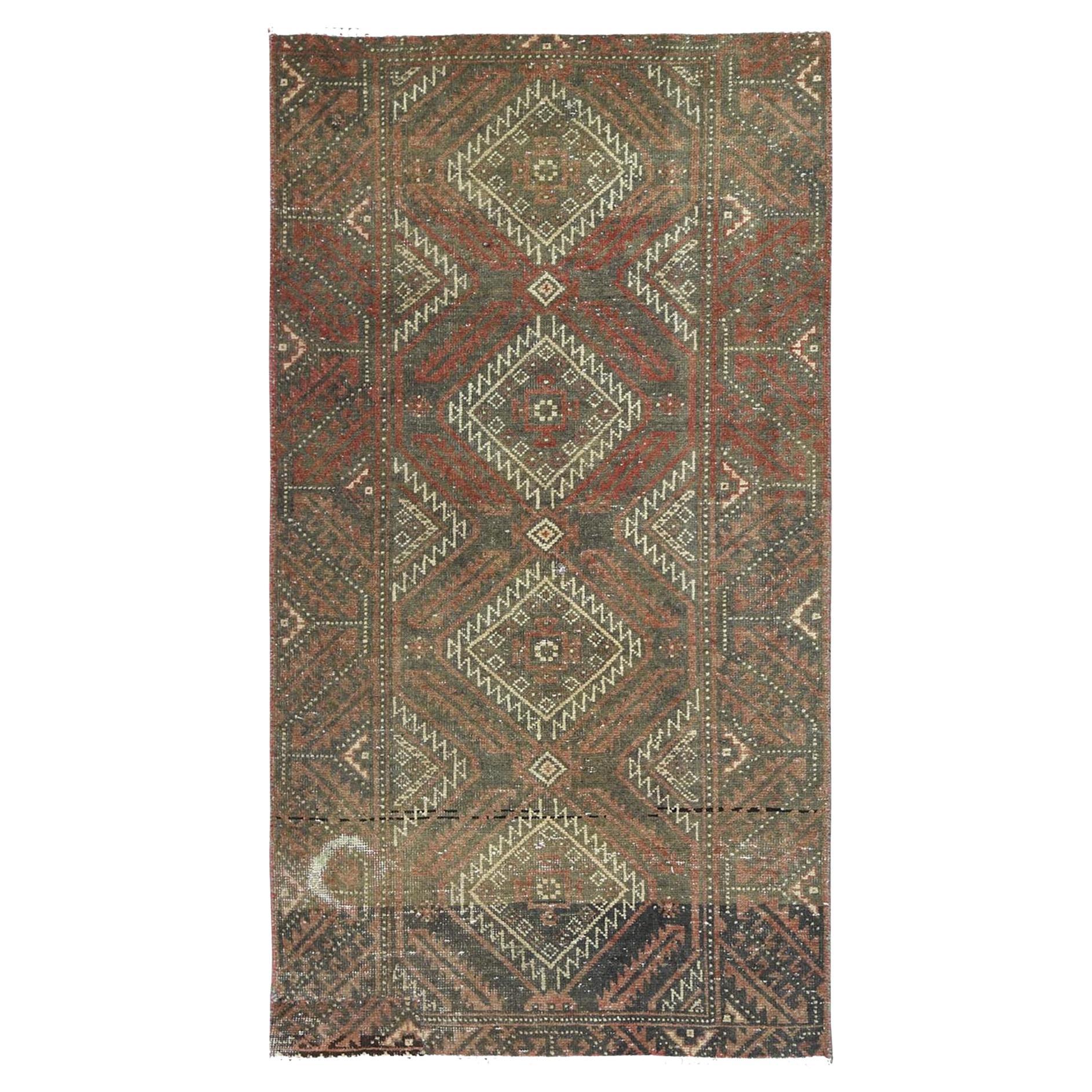 Tapis de couloir de style bohème brûlé en laine marron brûlé, porté à la main, avec baluchon persan ancien