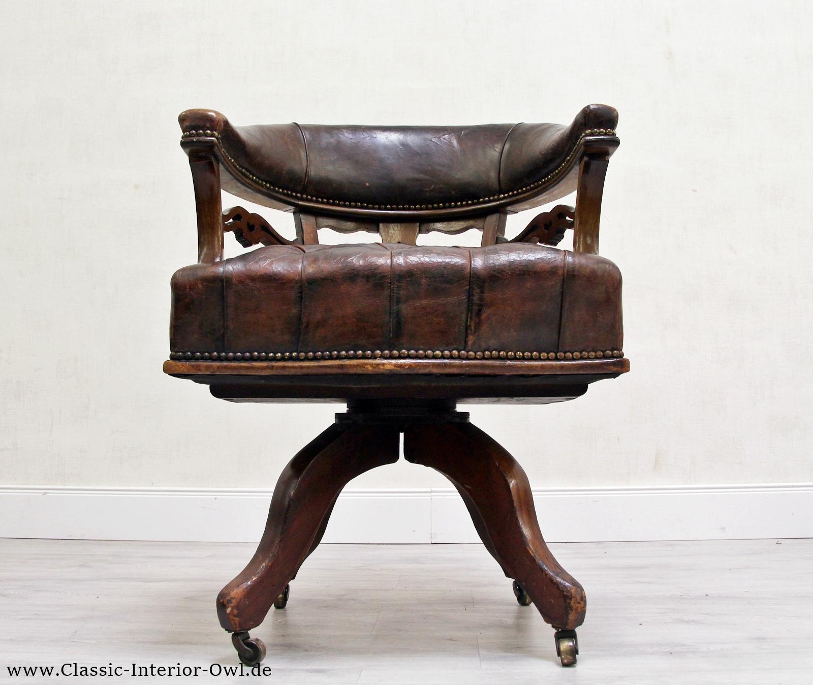 Rarität und sehr selten
Antiker Bürosessel aus England 360°drehbar
1880-1900

Zustand: Der Stuhl ist in einem SEHR guten Zustand für sein alter und hat noch den Charme der 