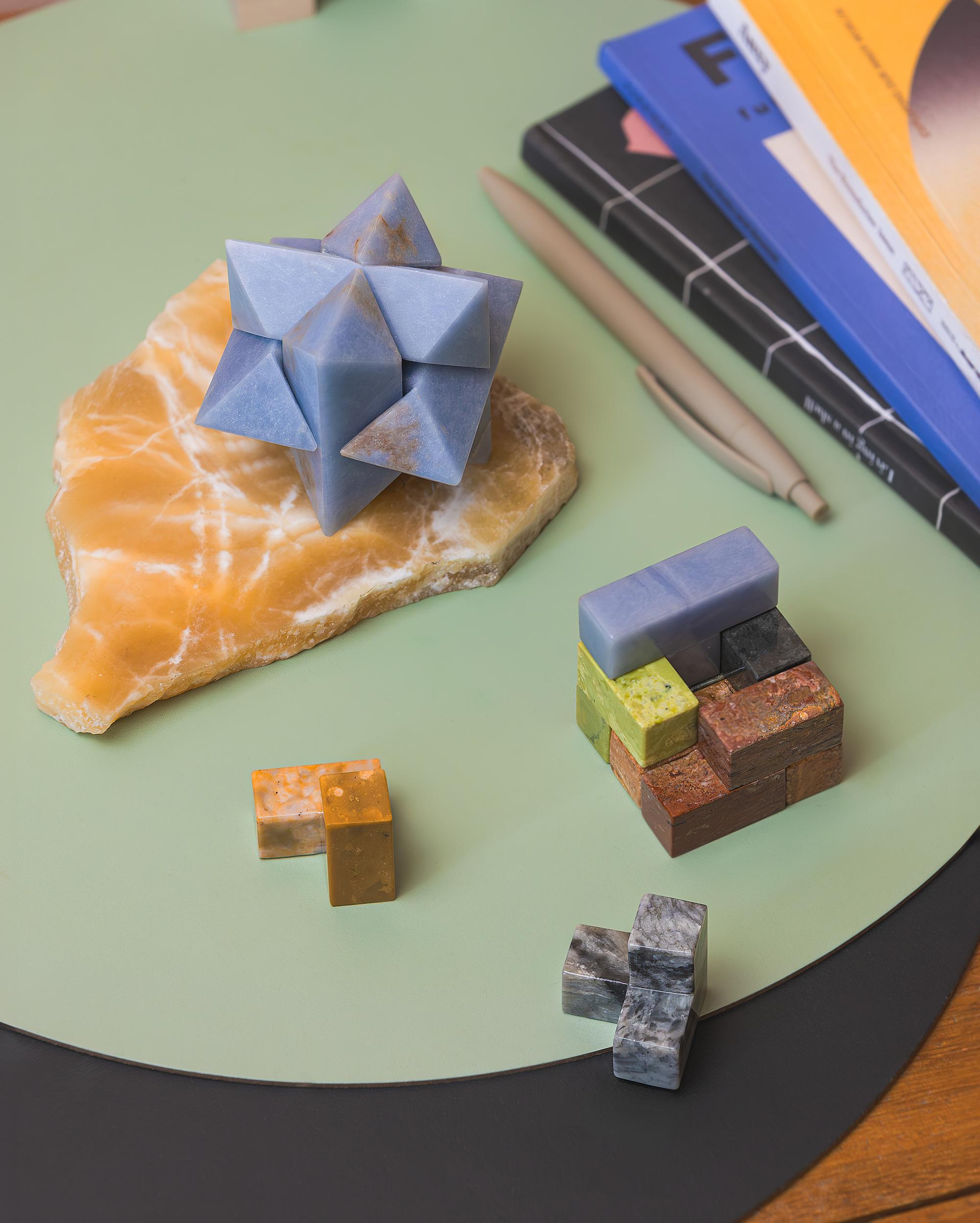 Grat 3D Edelsteinpuzzle Angelit (21. Jahrhundert und zeitgenössisch) im Angebot