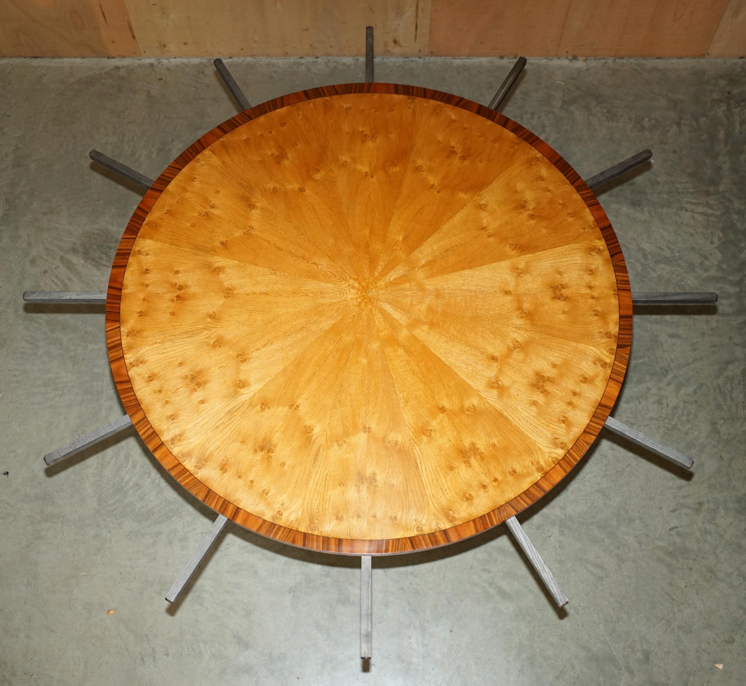 I TAVOLI DIVERSI ROUND ESTENSIBILI BURR & BURL OAK possono ospitare da 6 a 10 persone. in vendita 3