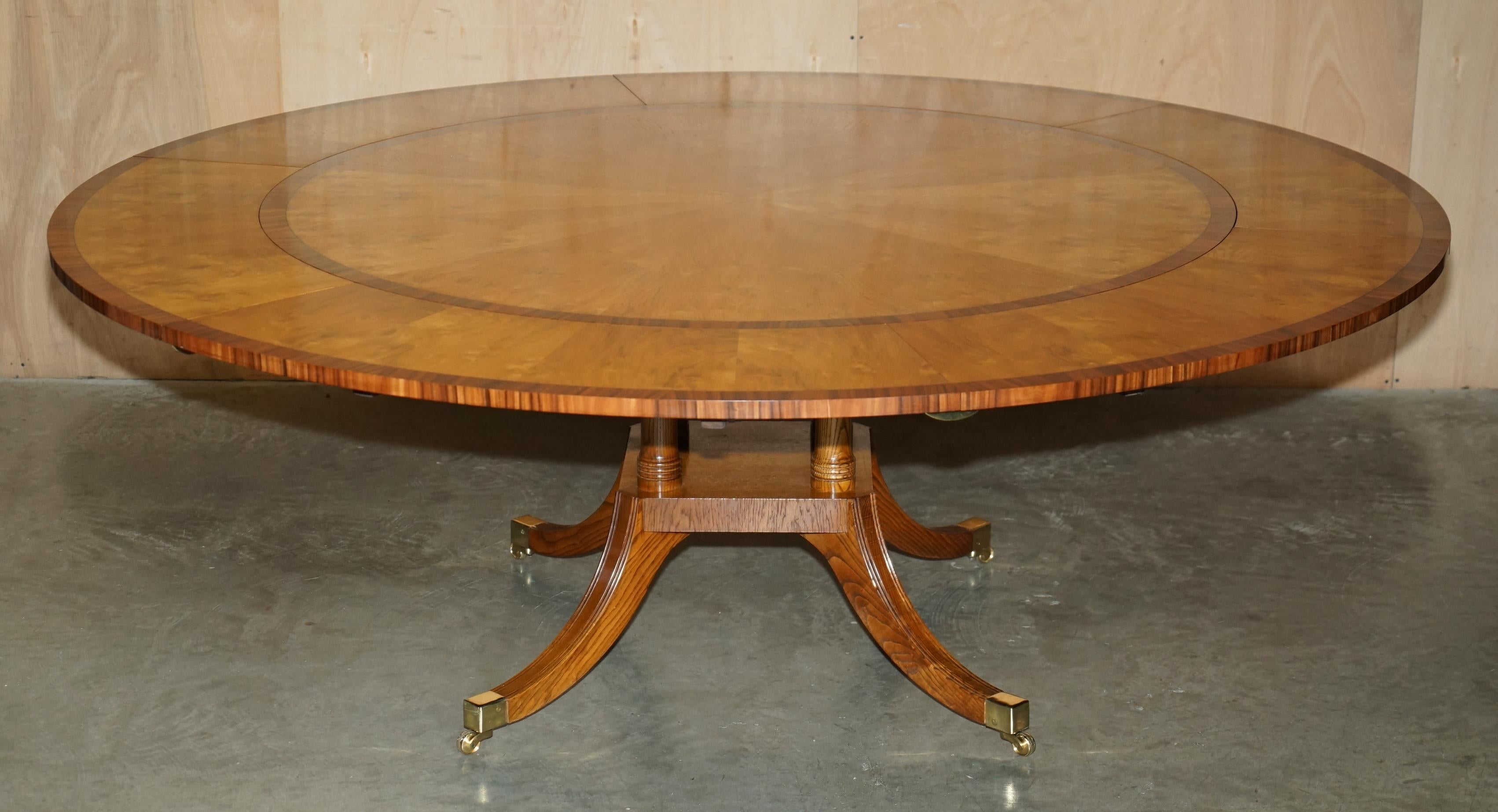 I TAVOLI DIVERSI ROUND ESTENSIBILI BURR & BURL OAK possono ospitare da 6 a 10 persone. in vendita 4