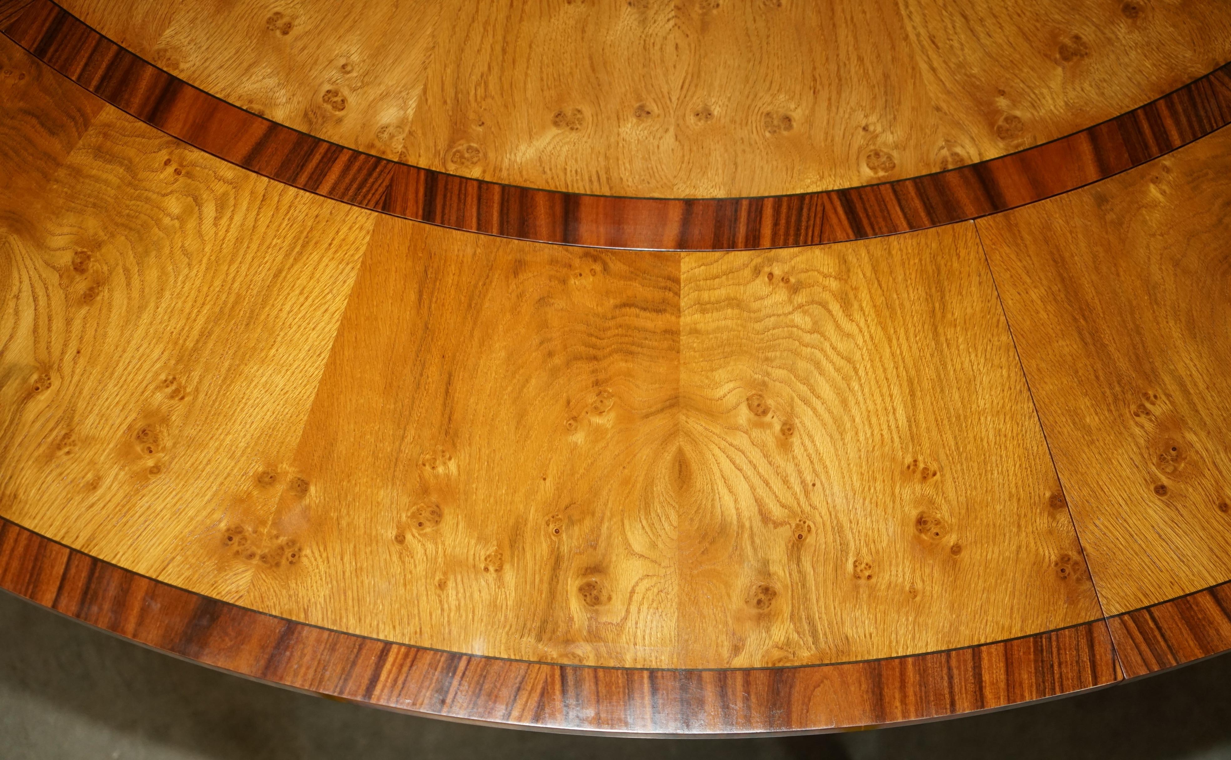 I TAVOLI DIVERSI ROUND ESTENSIBILI BURR & BURL OAK possono ospitare da 6 a 10 persone. in vendita 9