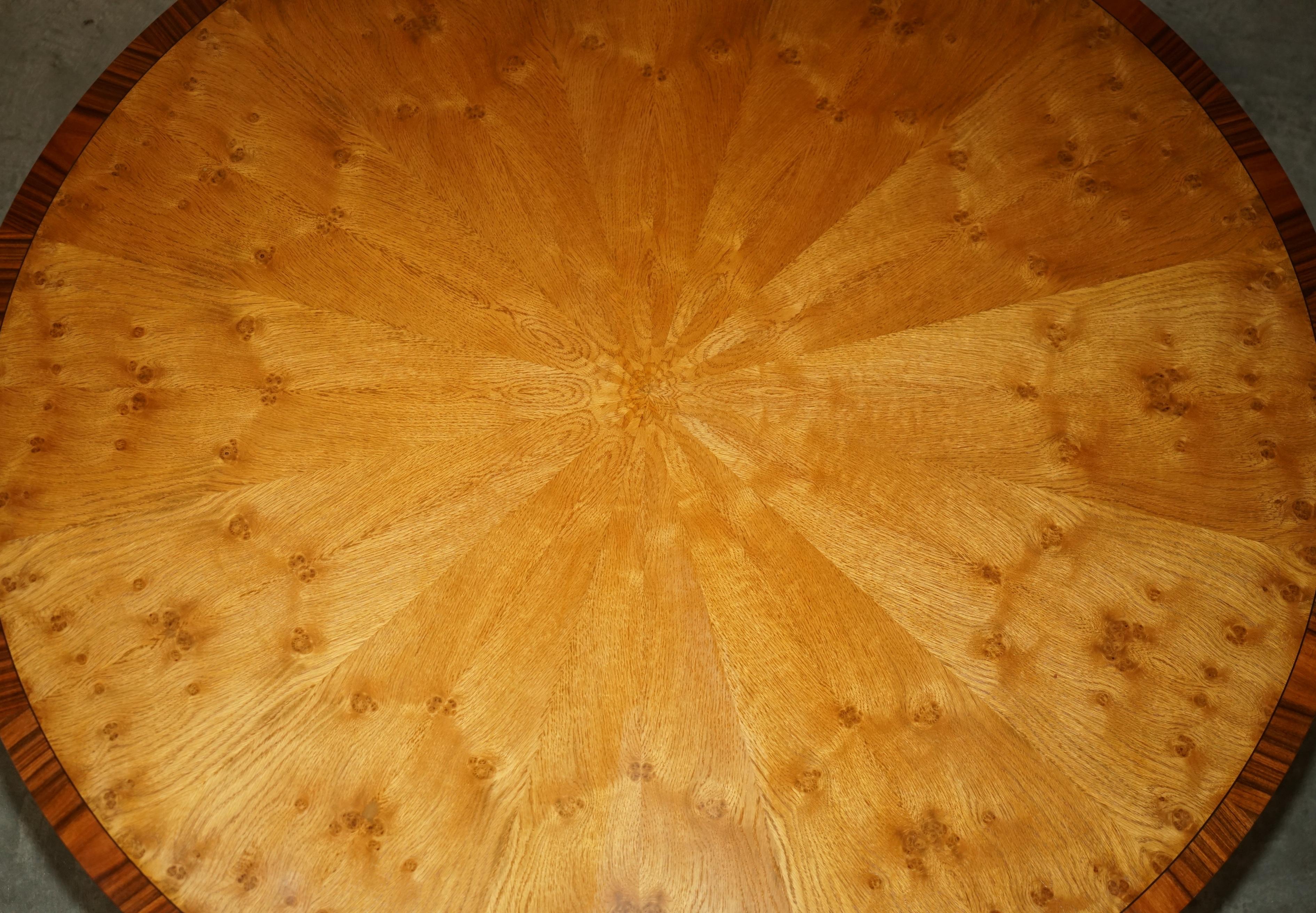 I TAVOLI DIVERSI ROUND ESTENSIBILI BURR & BURL OAK possono ospitare da 6 a 10 persone. in vendita 1