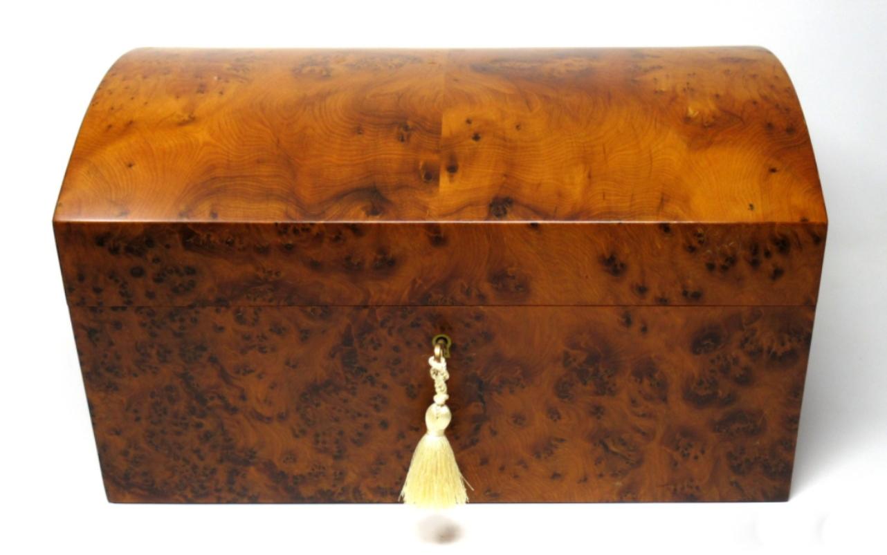 Stunning well figured Thuya wood ladies or gentleman's jewelery box casket made by manning of Ireland of generous proportions, with interior and lift out tray lined in luxury dark navy blue velvet lining.

This rare Thuya wood (North Africa -also