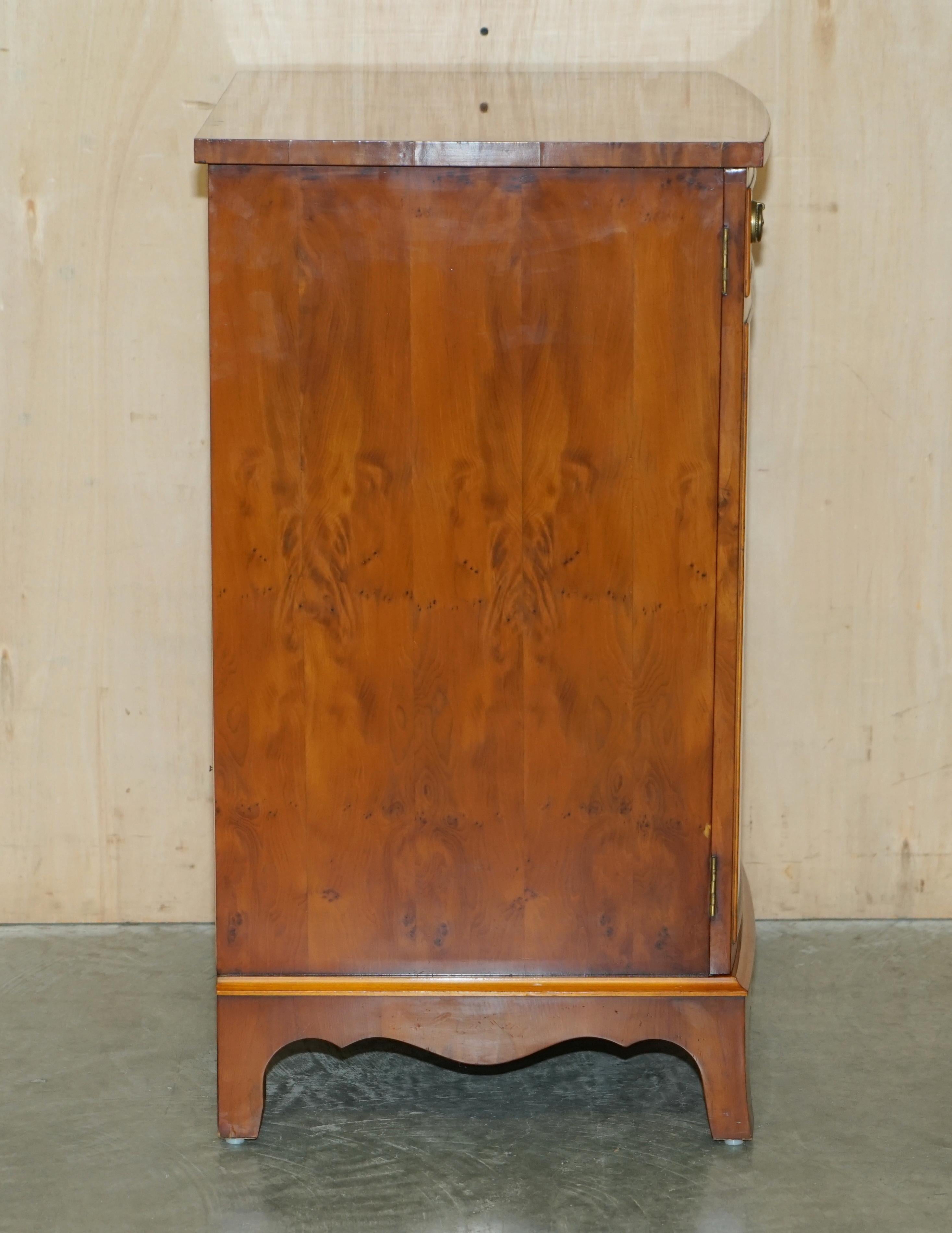 Burr & Burl Walnut Vintage Record Player Cabinet with Lift Up Top & Shelves For Sale 5