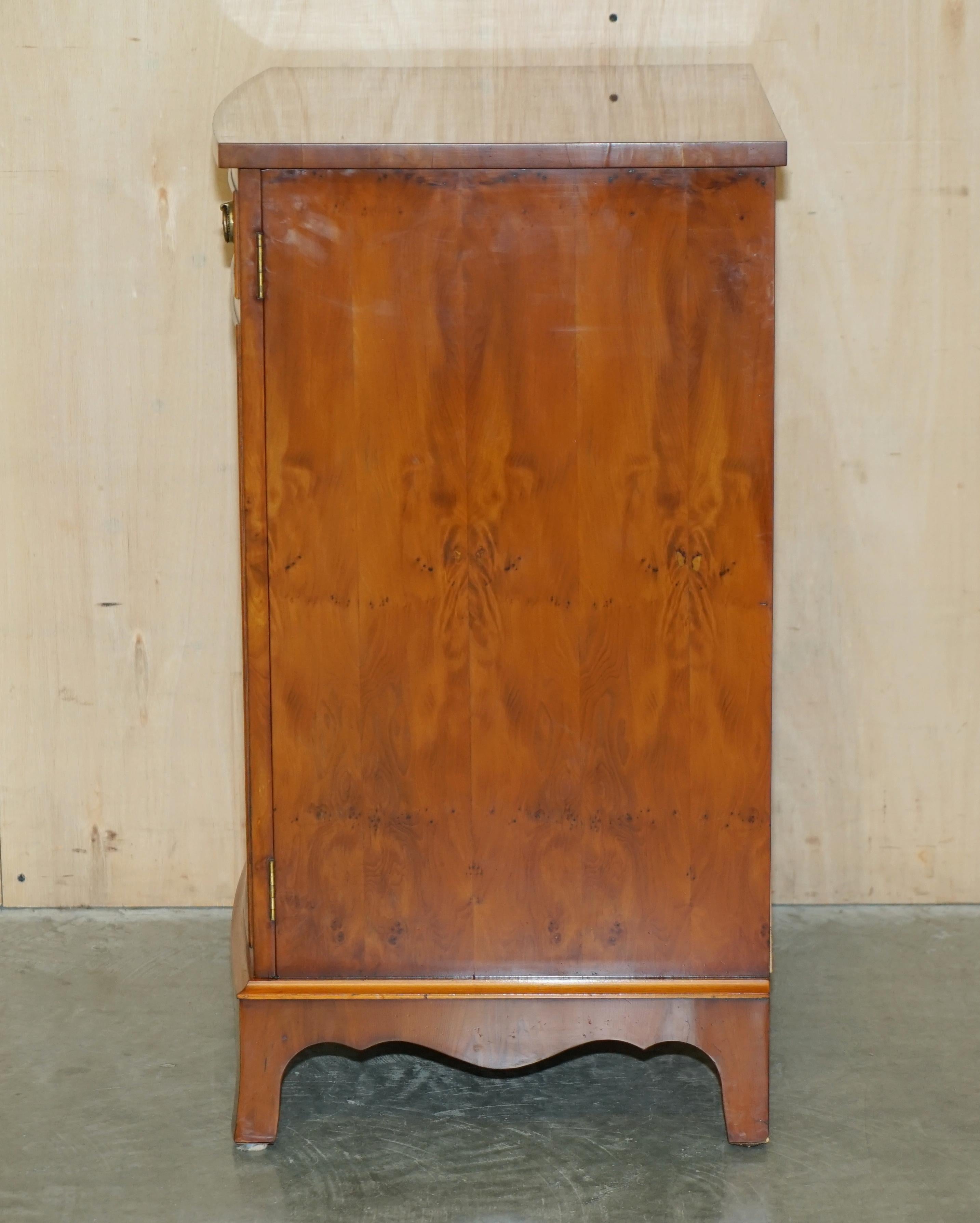 Burr & Burl Walnut Vintage Record Player Cabinet with Lift Up Top & Shelves For Sale 7