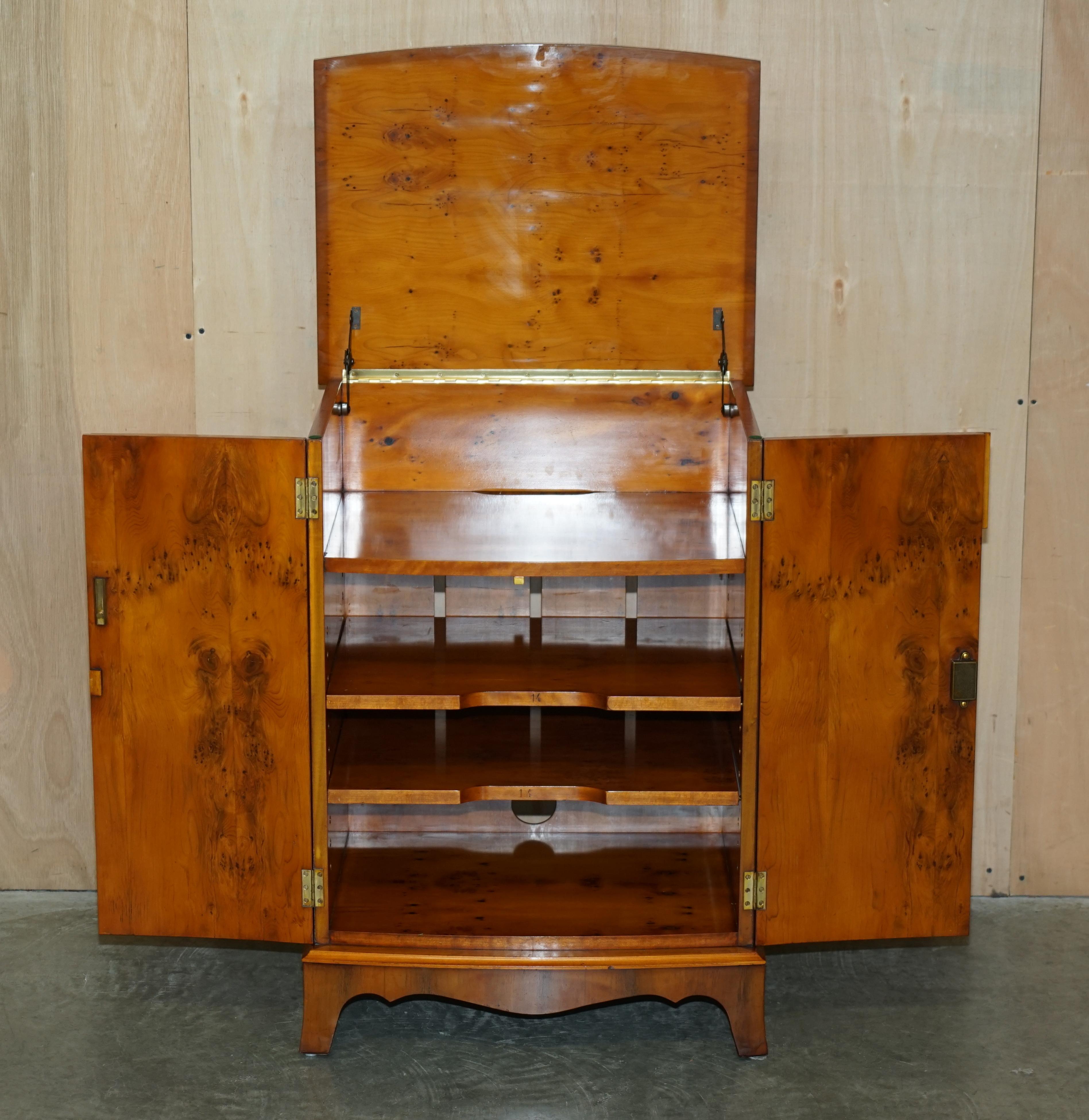 Burr & Burl Walnut Vintage Record Player Cabinet with Lift Up Top & Shelves For Sale 9