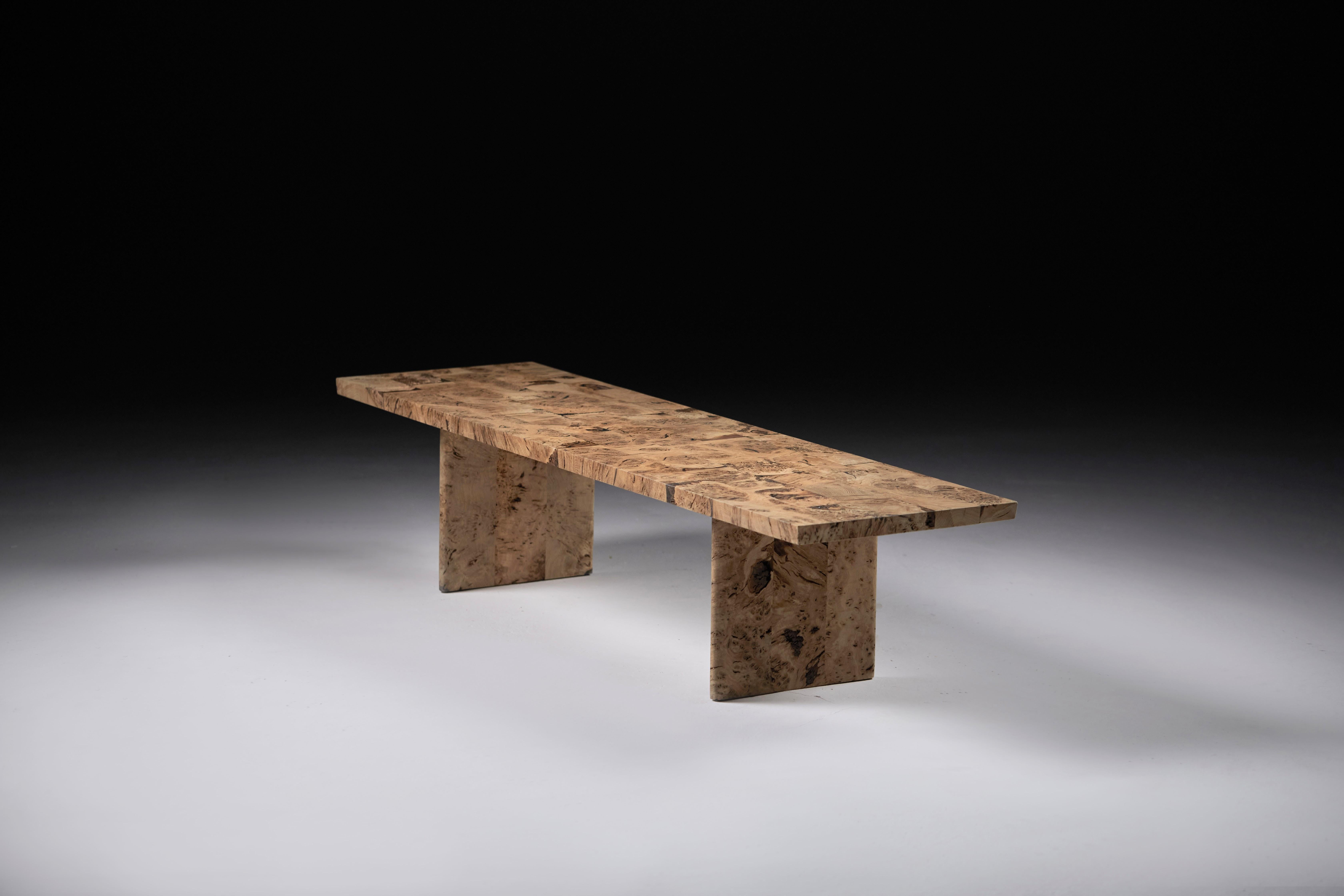 Organique Table basse/banc en ronce d'Oak. Une pièce unique. Par Jonathan Field en vente