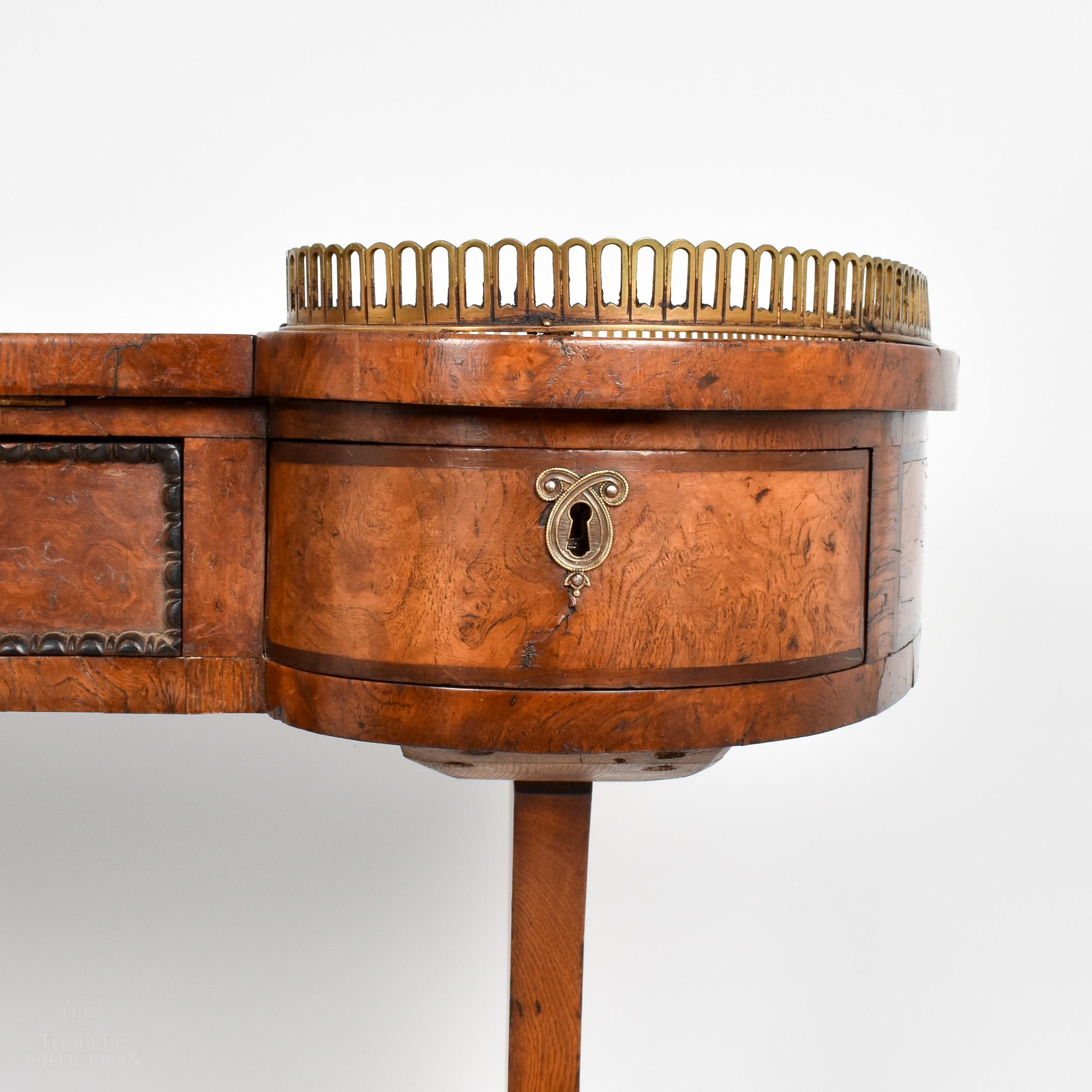Burr Oak Regency Galleried Writing Desk, Circa 1820 In Fair Condition For Sale In Lincoln, GB