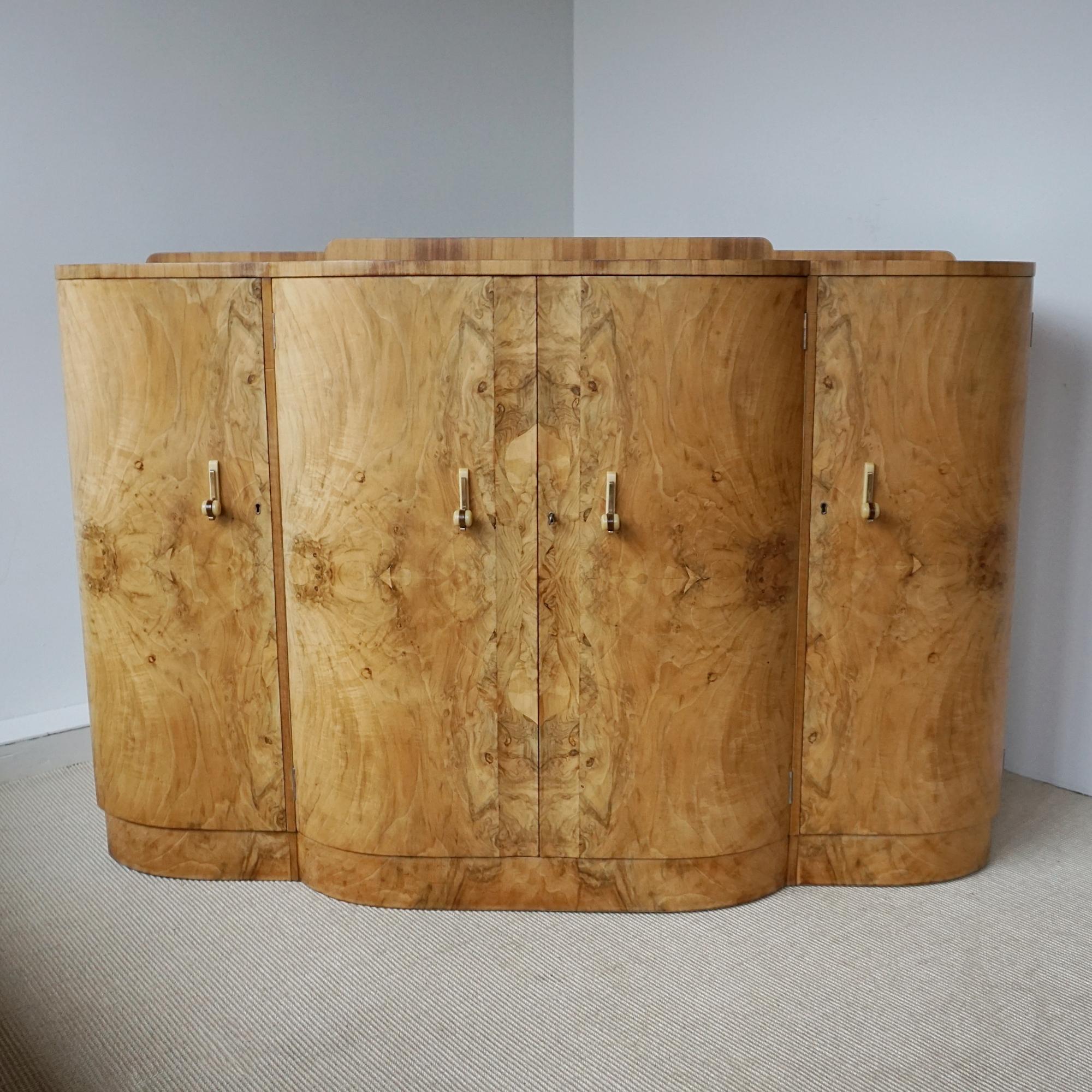 Anrichte aus Wurzelnussholz aus den 1930er Jahren von Harry & Lou Epstein (Art déco)