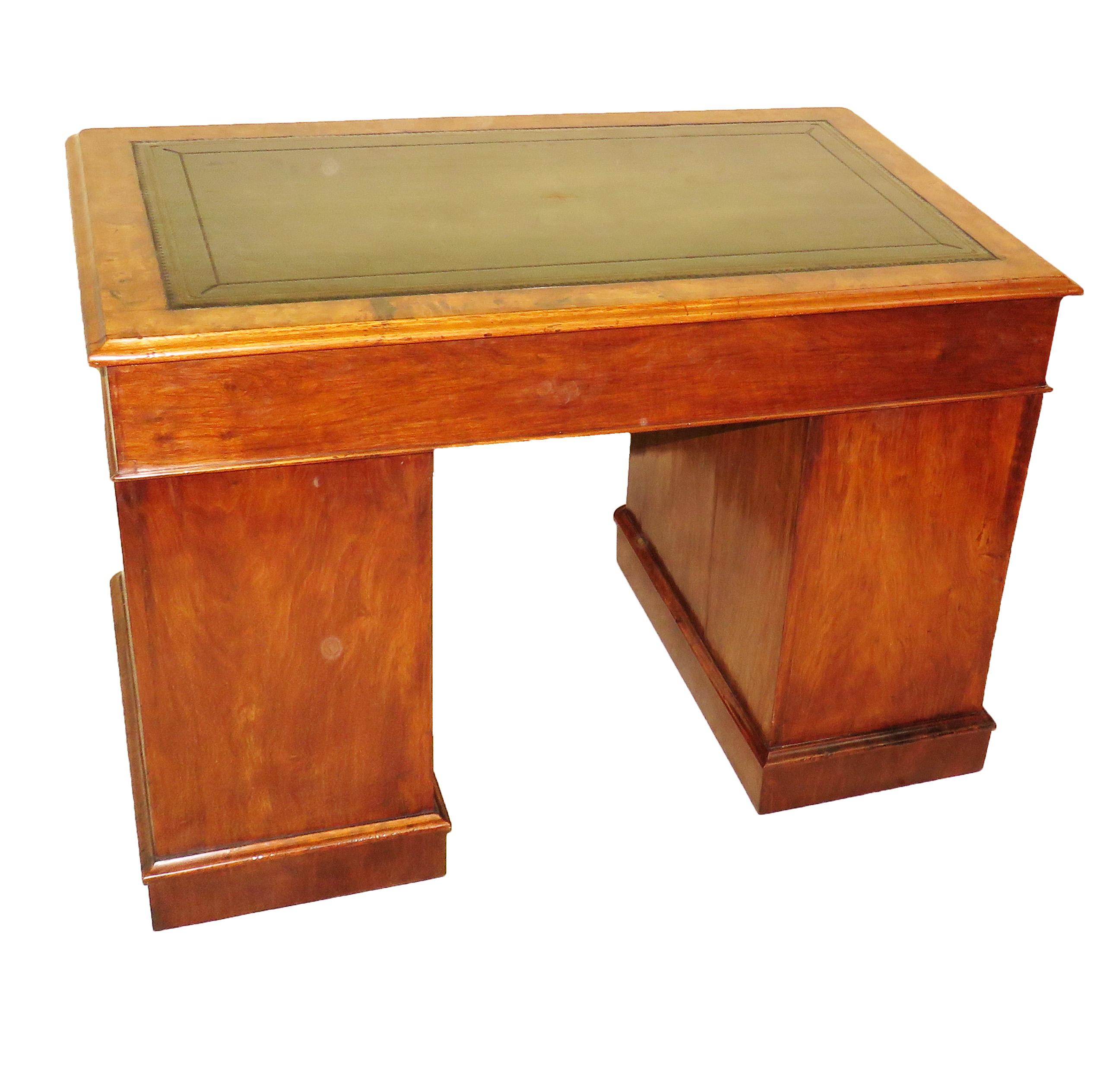 Burr Walnut 19th Century Antique Pedestal Desk (Englisch)