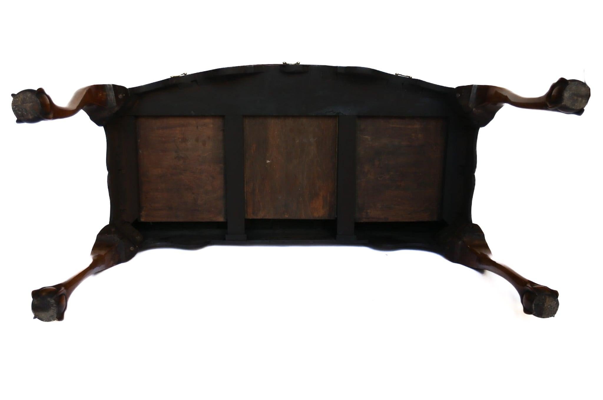 Milieu du XXe siècle Burr Walnut 3 Drawer Side Table Circa 1930s en vente