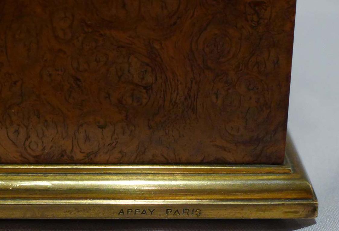 Burr-Schreibtischset aus Walnussholz und Goldbronze, signiert Appay a Paris (Frühes 20. Jahrhundert) im Angebot