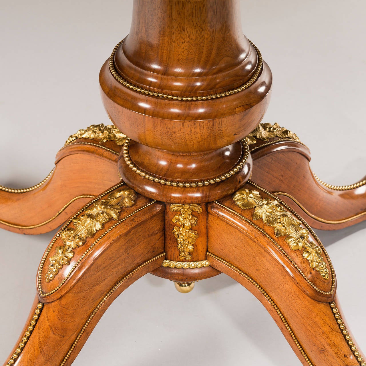 Burr Walnut and Ormolu-Mounted Centre Table with Superb Quartered Veneered Top In Good Condition For Sale In Lymington, Hampshire