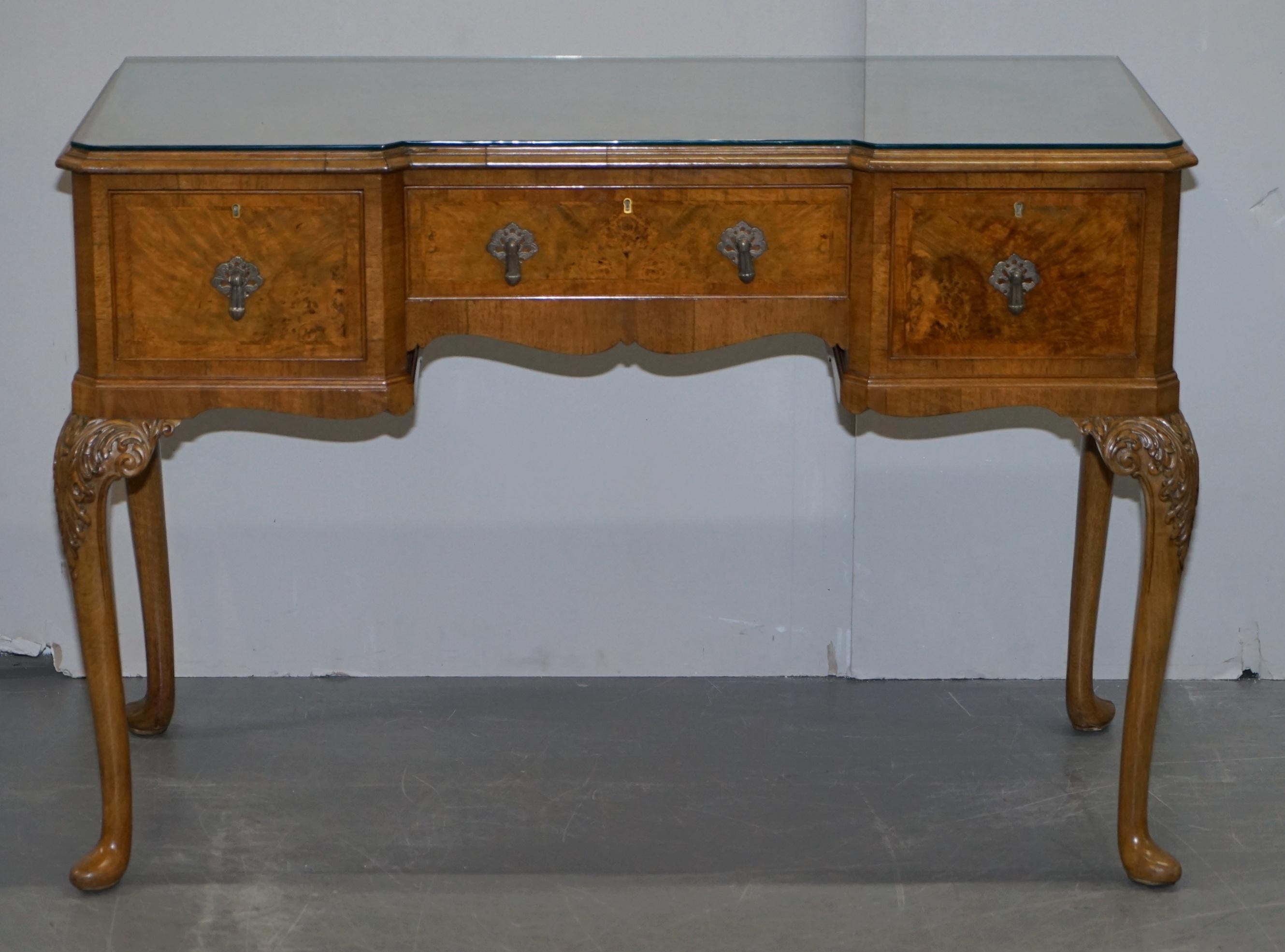 We are delighted to offer this stunning Denby & Spinks Leeds circa 1920 Art Deco burr walnut inverted breakfront console table or sideboard which is part of a large dining suite

This piece is part of a complete dining suite as mentioned, in total