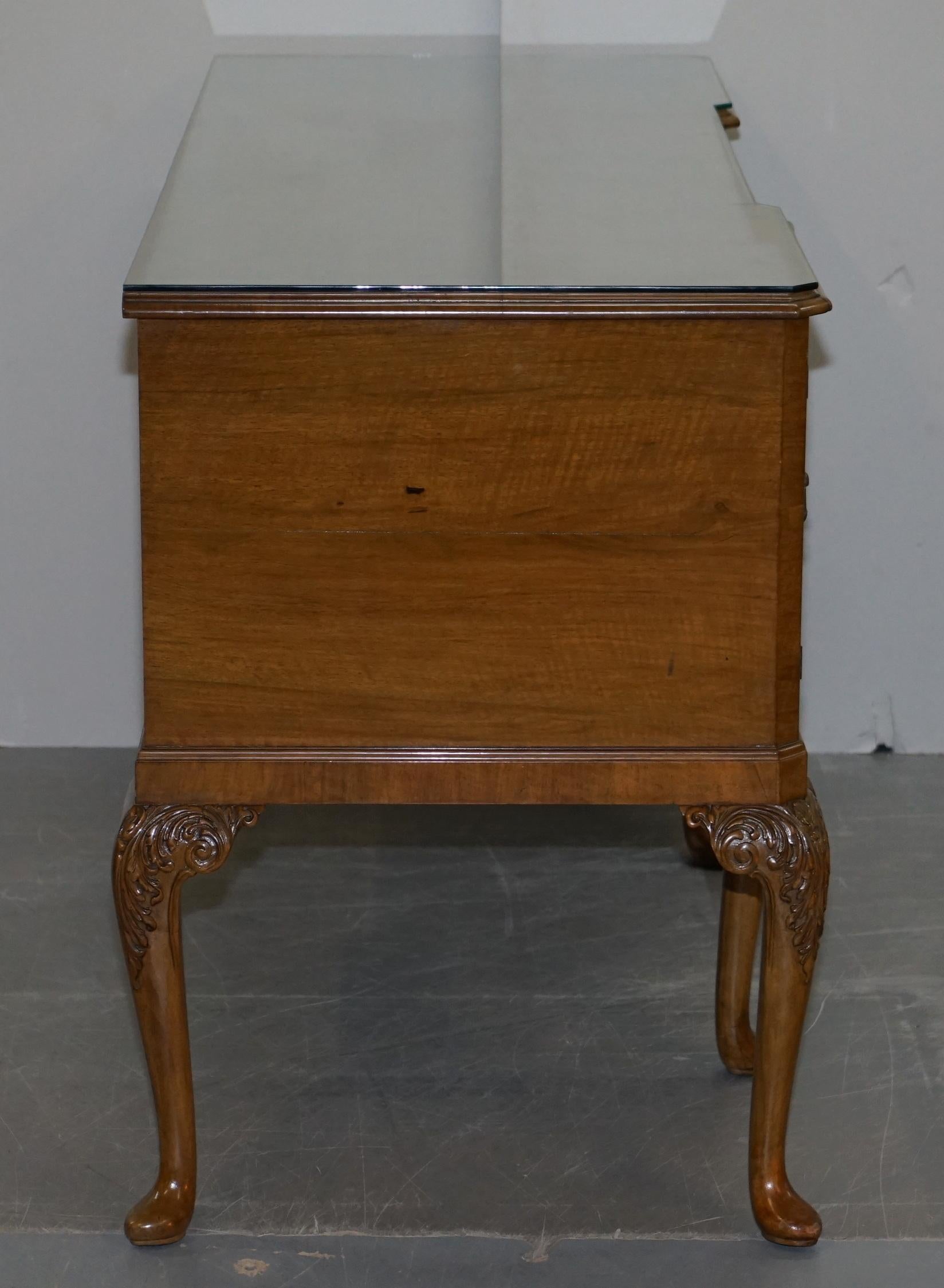 Denby & Spinks Leeds Breakfront Sideboard aus Nussbaumholz, Art déco, Teil einer Suite im Angebot 6