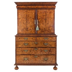 Armoire sur coffre en ronce de noyer