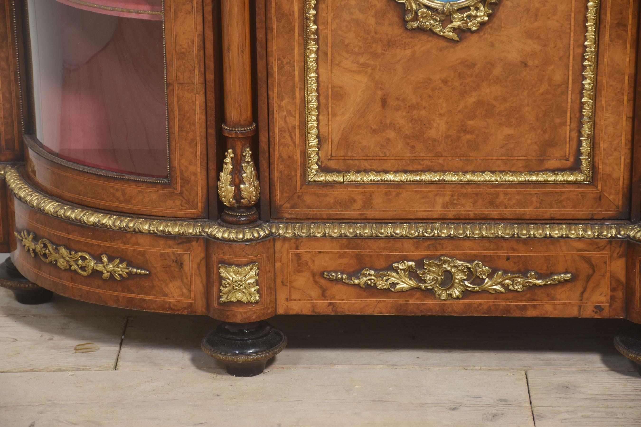 Burr Walnut Credenza For Sale 15