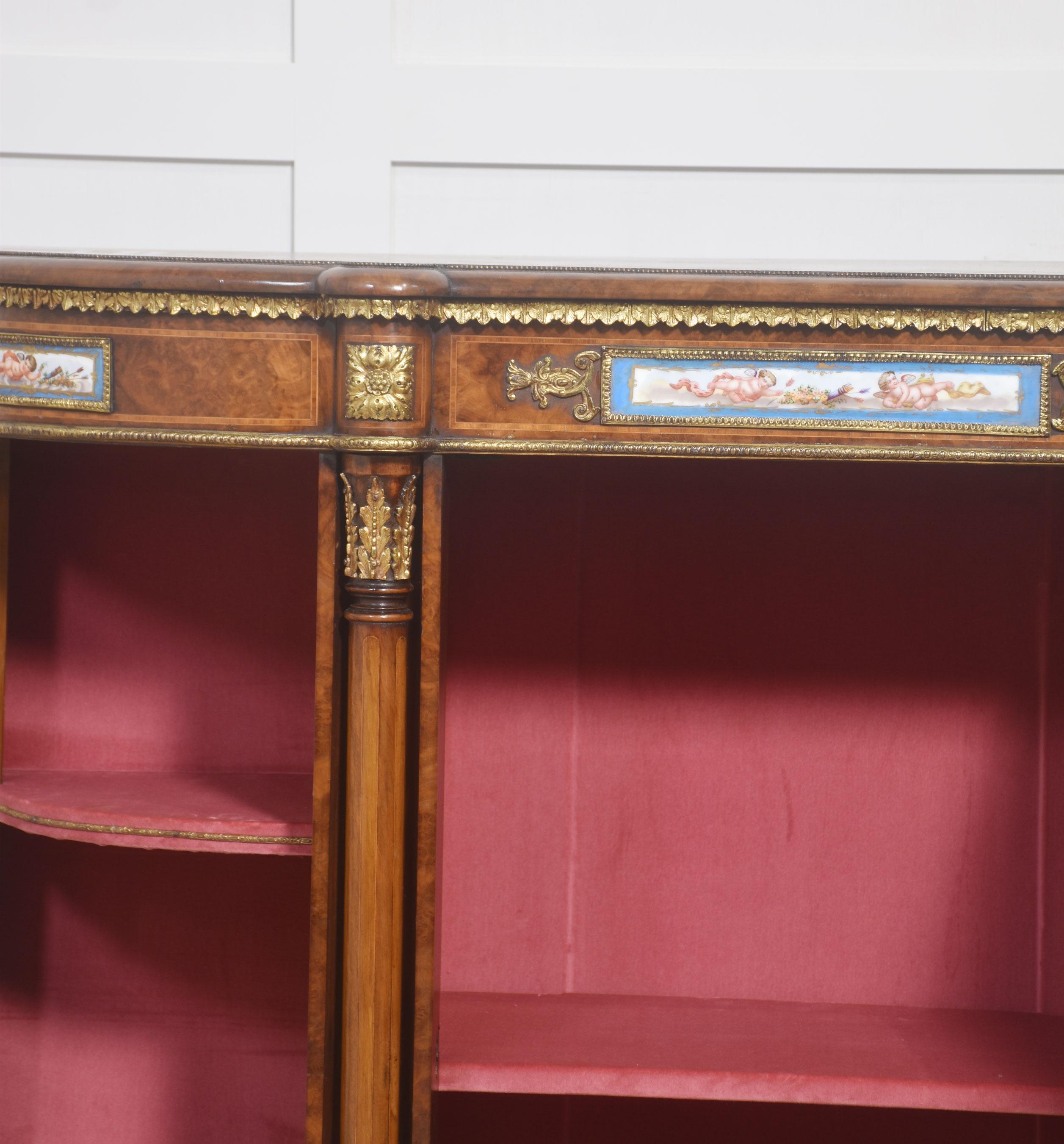 Burr Walnut Credenza In Good Condition For Sale In Cheshire, GB