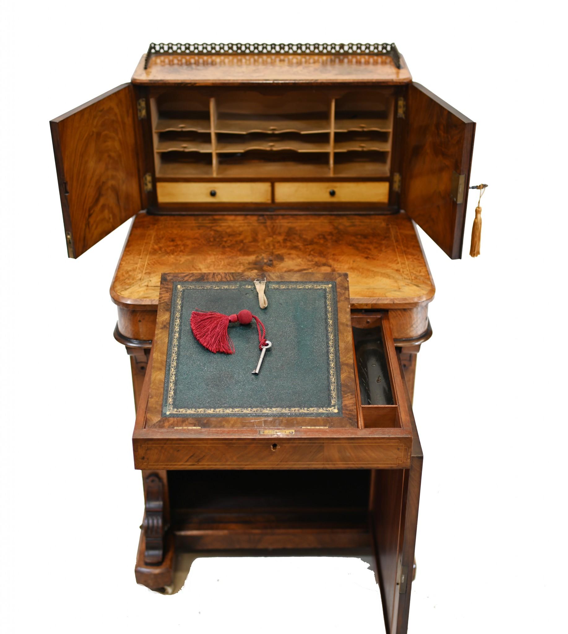 Gratnussbaum Davenport Schreibtisch Viktorianisch 1880 im Angebot 8