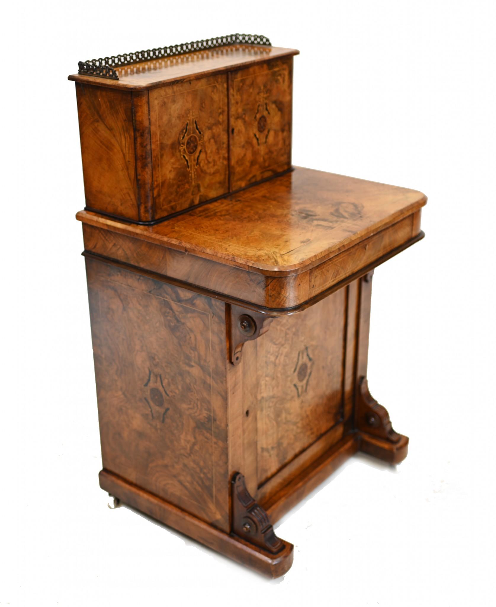 Gratnussbaum Davenport Schreibtisch Viktorianisch 1880 im Angebot 11