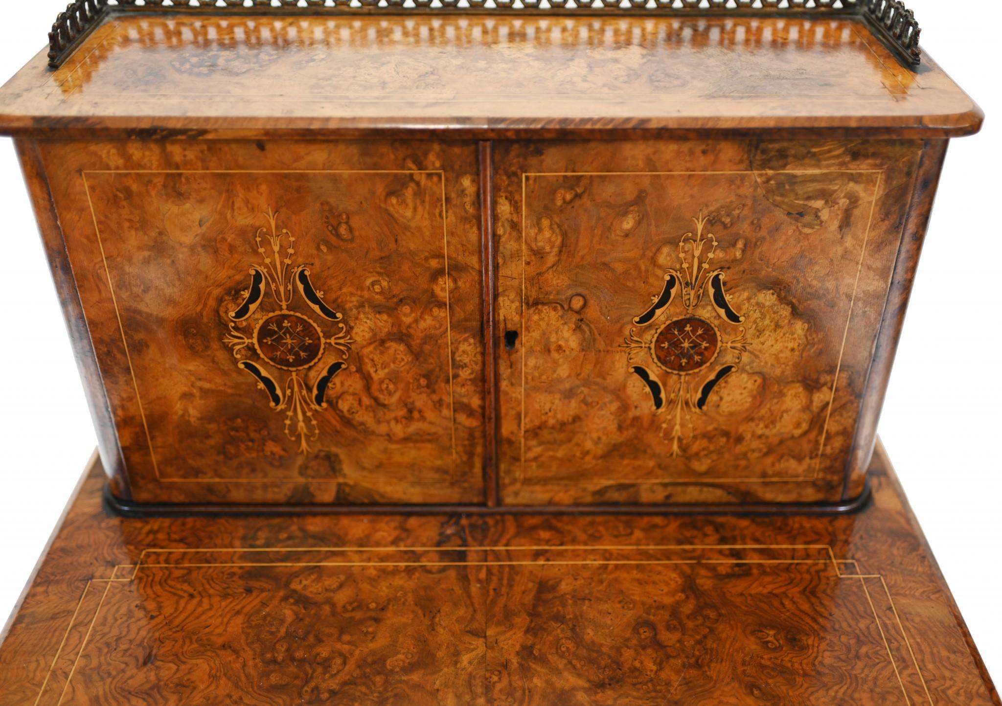 Gratnussbaum Davenport Schreibtisch Viktorianisch 1880 im Angebot 12