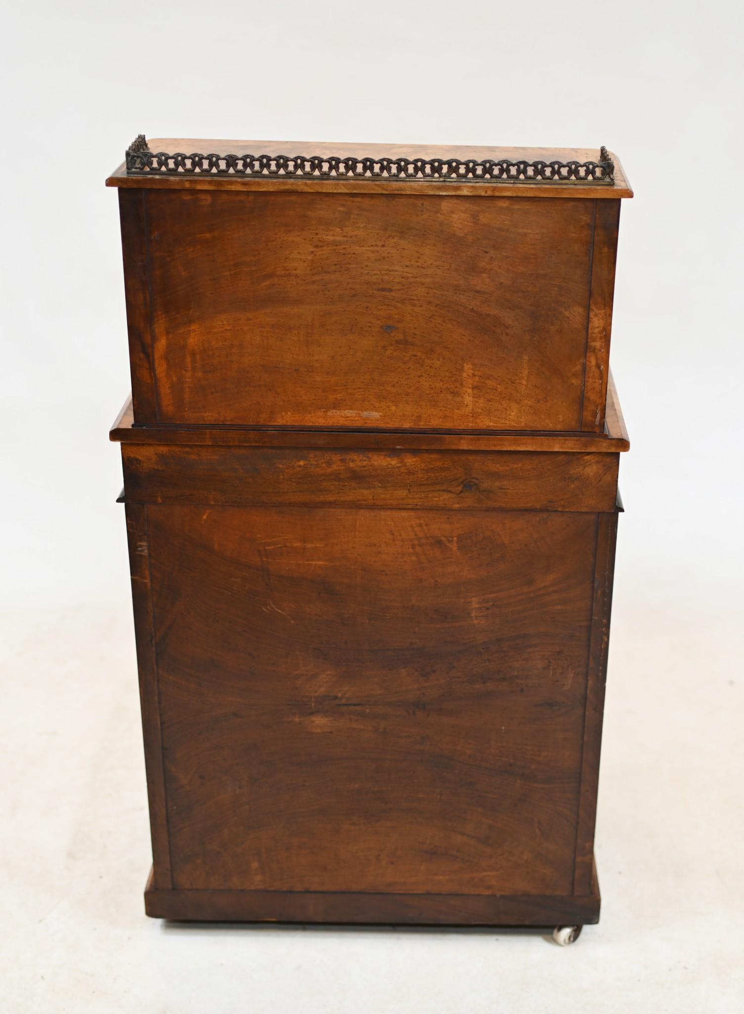 Gratnussbaum Davenport Schreibtisch Viktorianisch 1880 (Walnuss) im Angebot