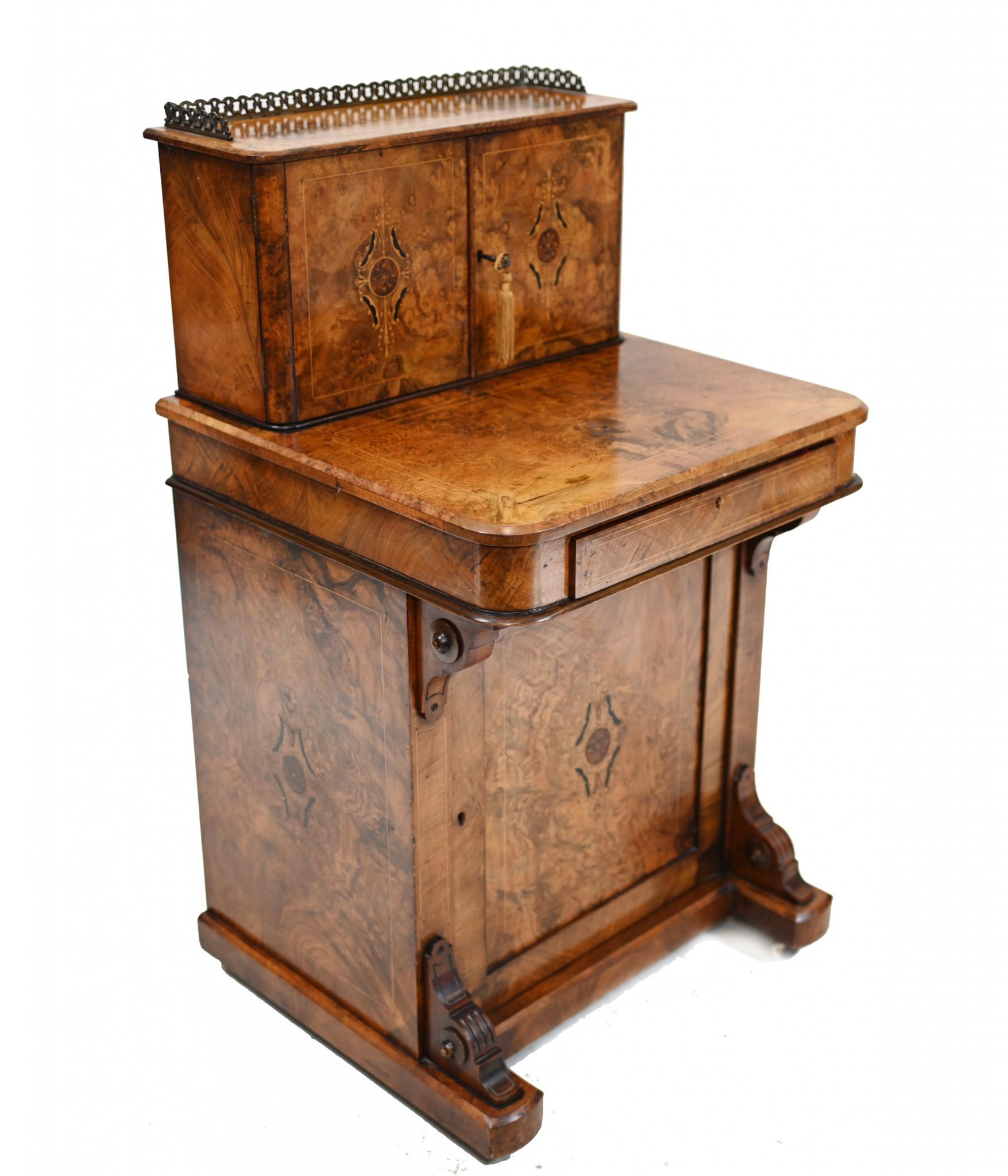Gratnussbaum Davenport Schreibtisch Viktorianisch 1880 im Angebot 1