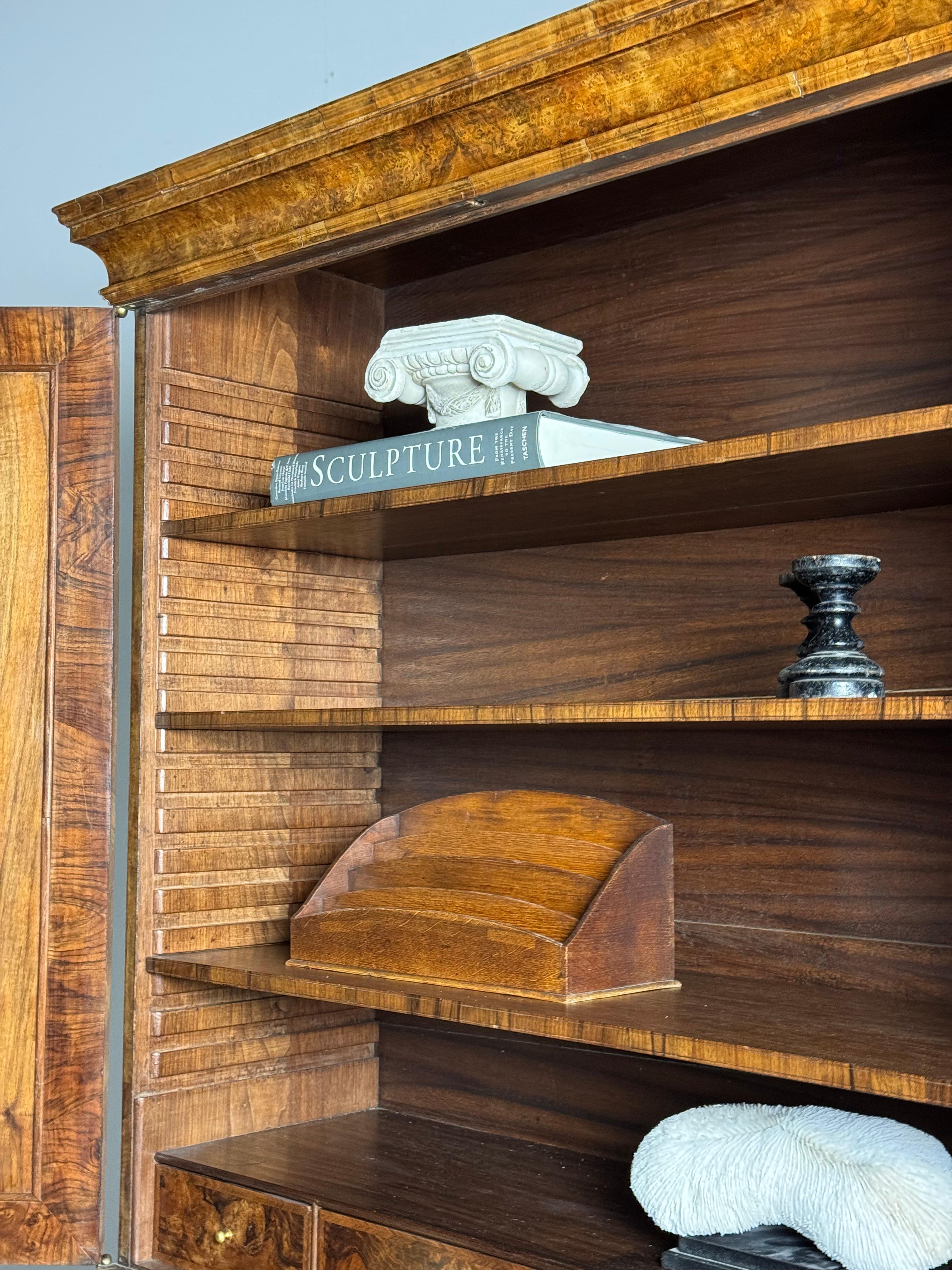 Libreria da tavolo in radica di noce, XIX secolo in vendita 7